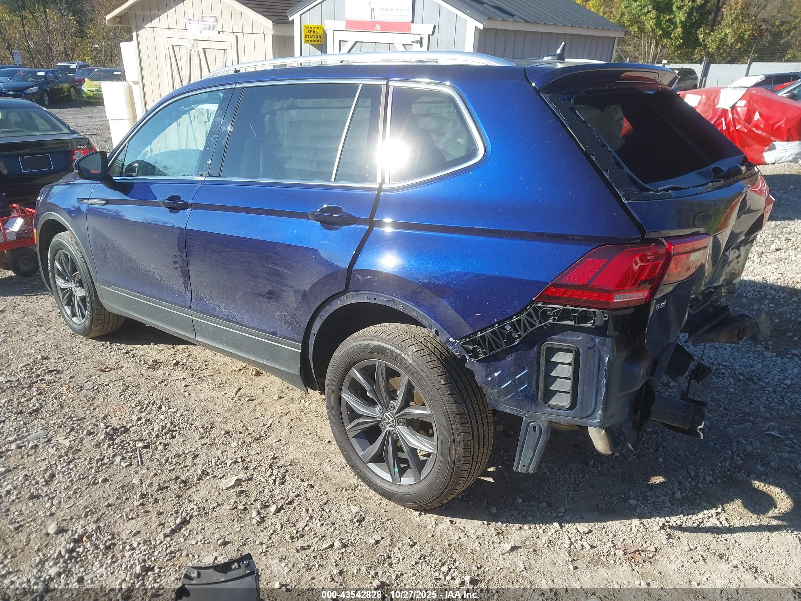 VOLKSWAGEN TIGUAN image 3