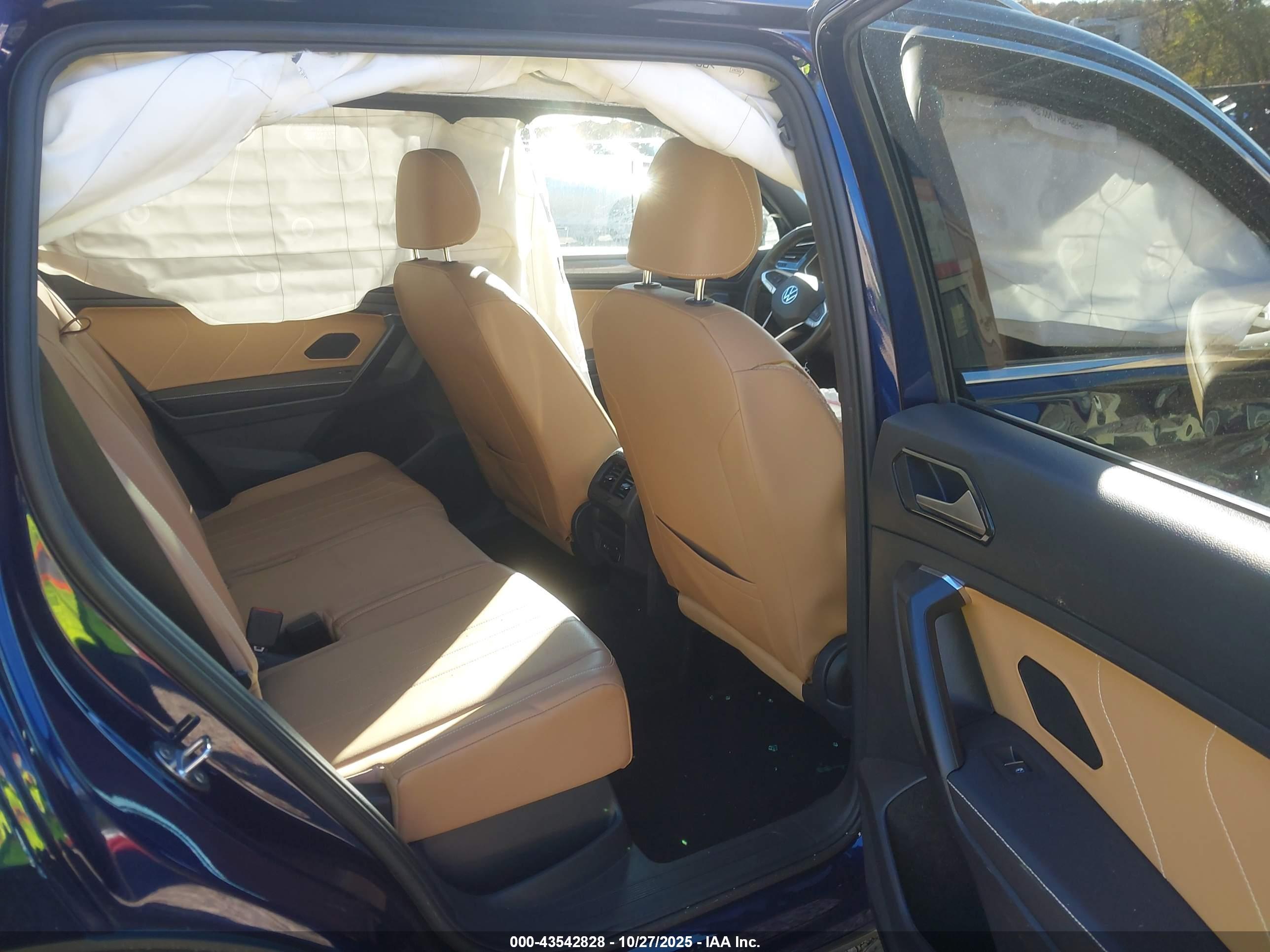 VOLKSWAGEN TIGUAN image 8