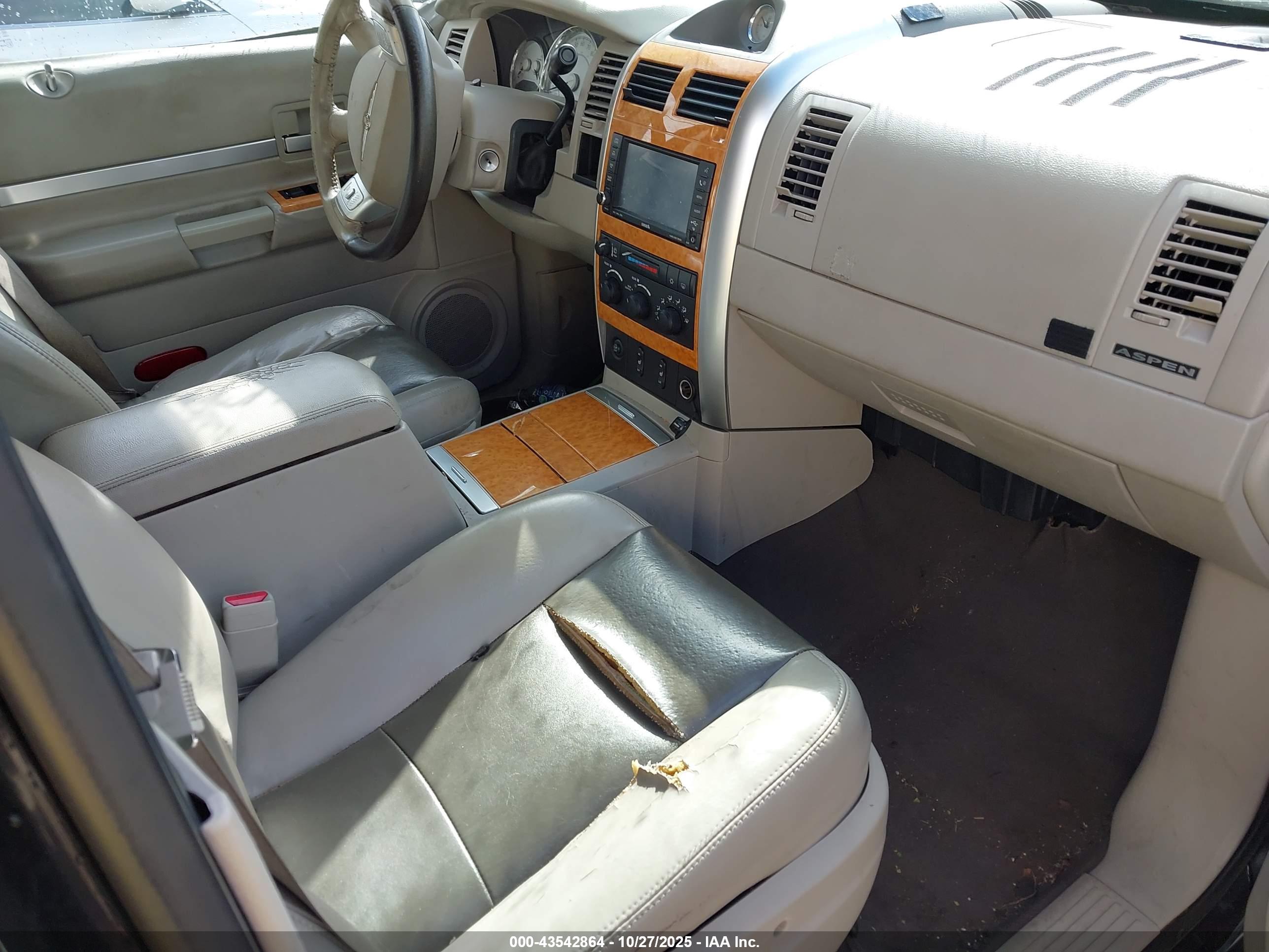 CHRYSLER ASPEN image 5