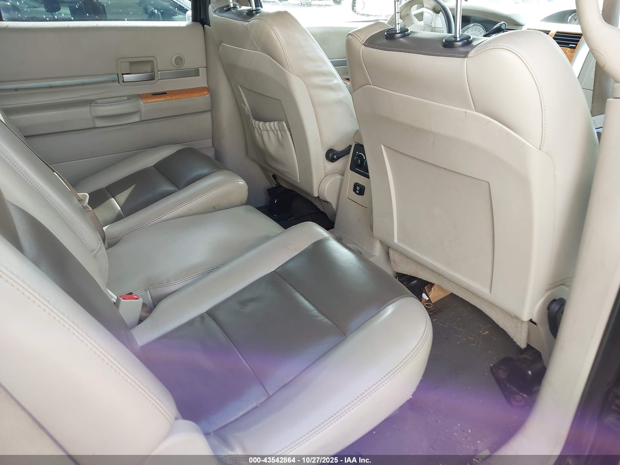 CHRYSLER ASPEN image 8