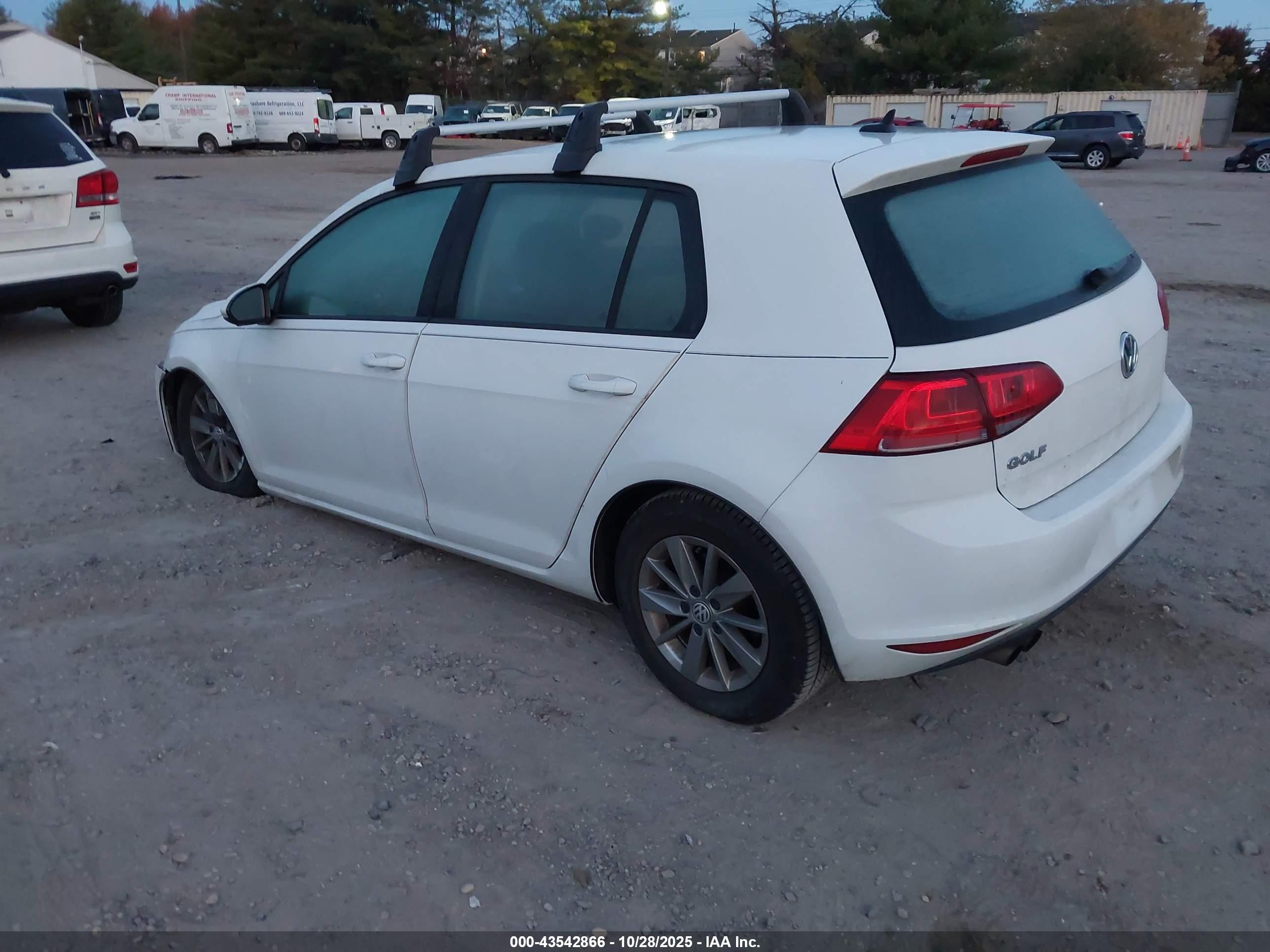 VOLKSWAGEN GOLF image 3