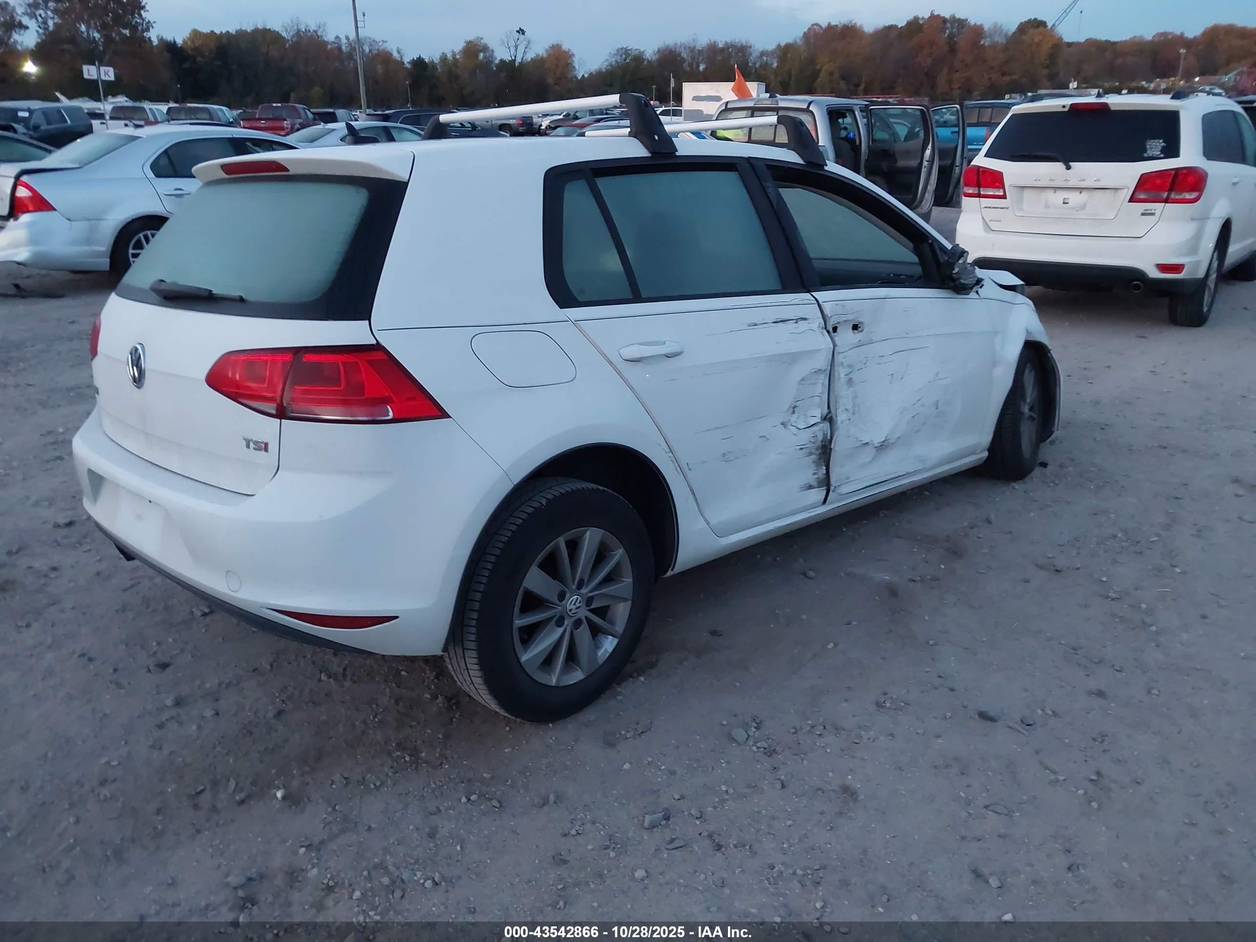 VOLKSWAGEN GOLF image 4