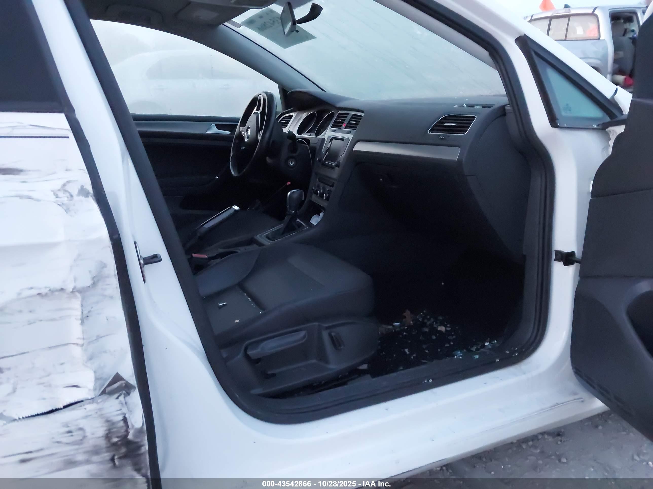 VOLKSWAGEN GOLF image 5