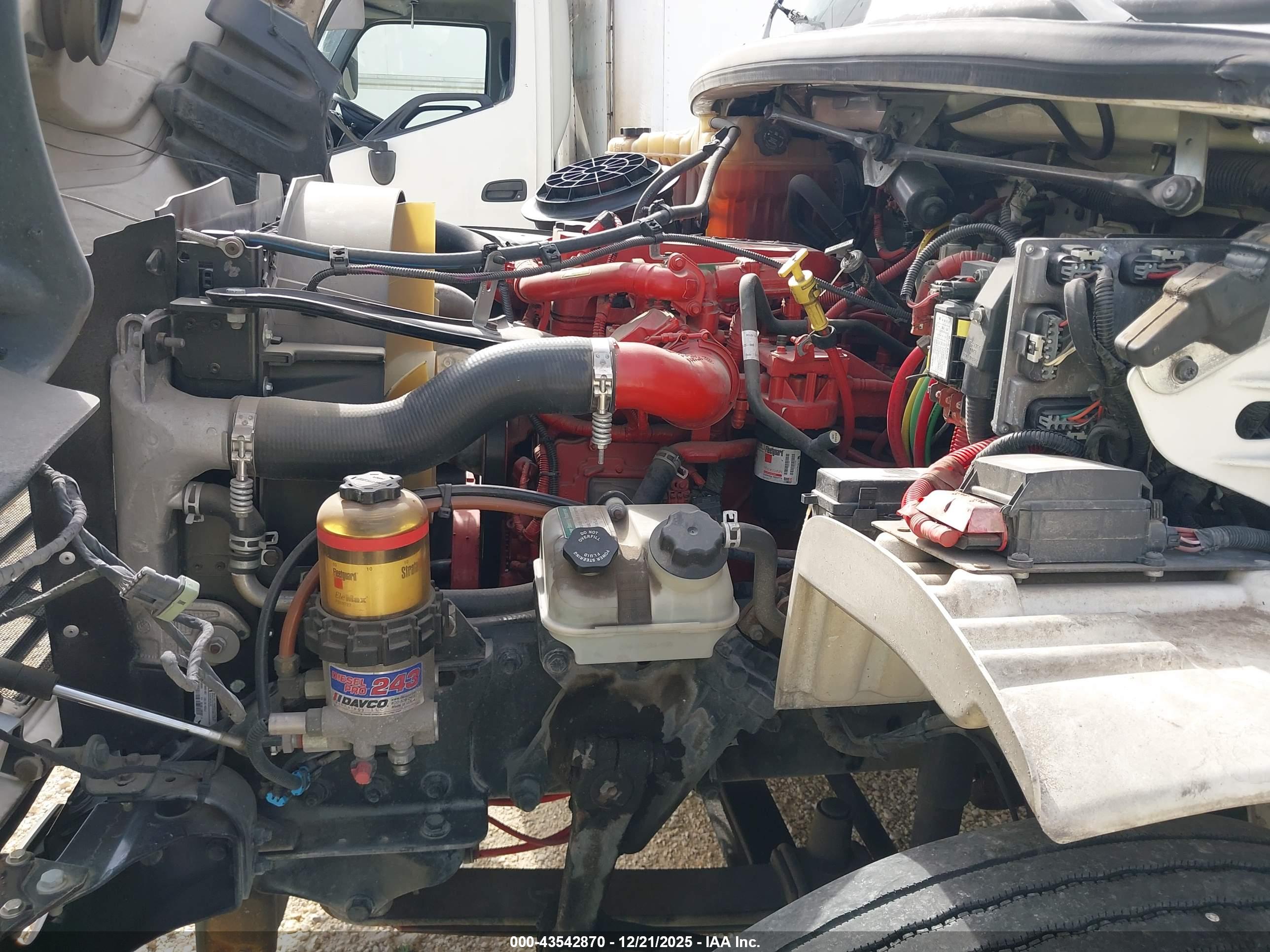 FREIGHTLINER M2 image 10