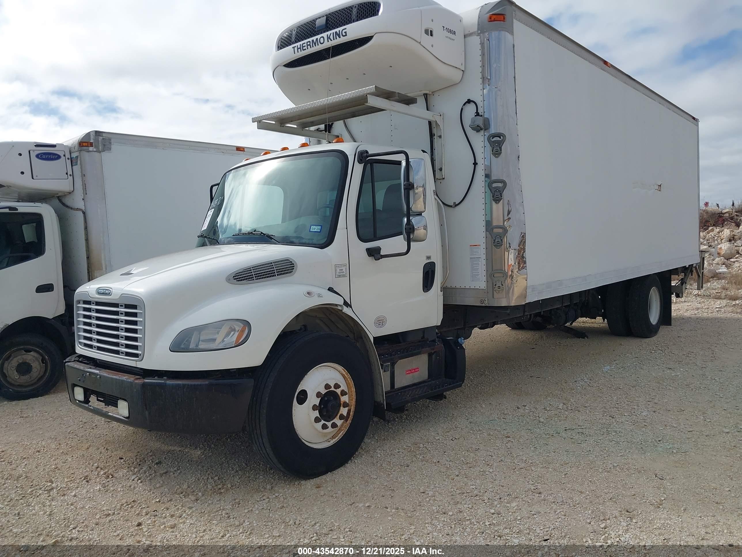 FREIGHTLINER M2 image 2