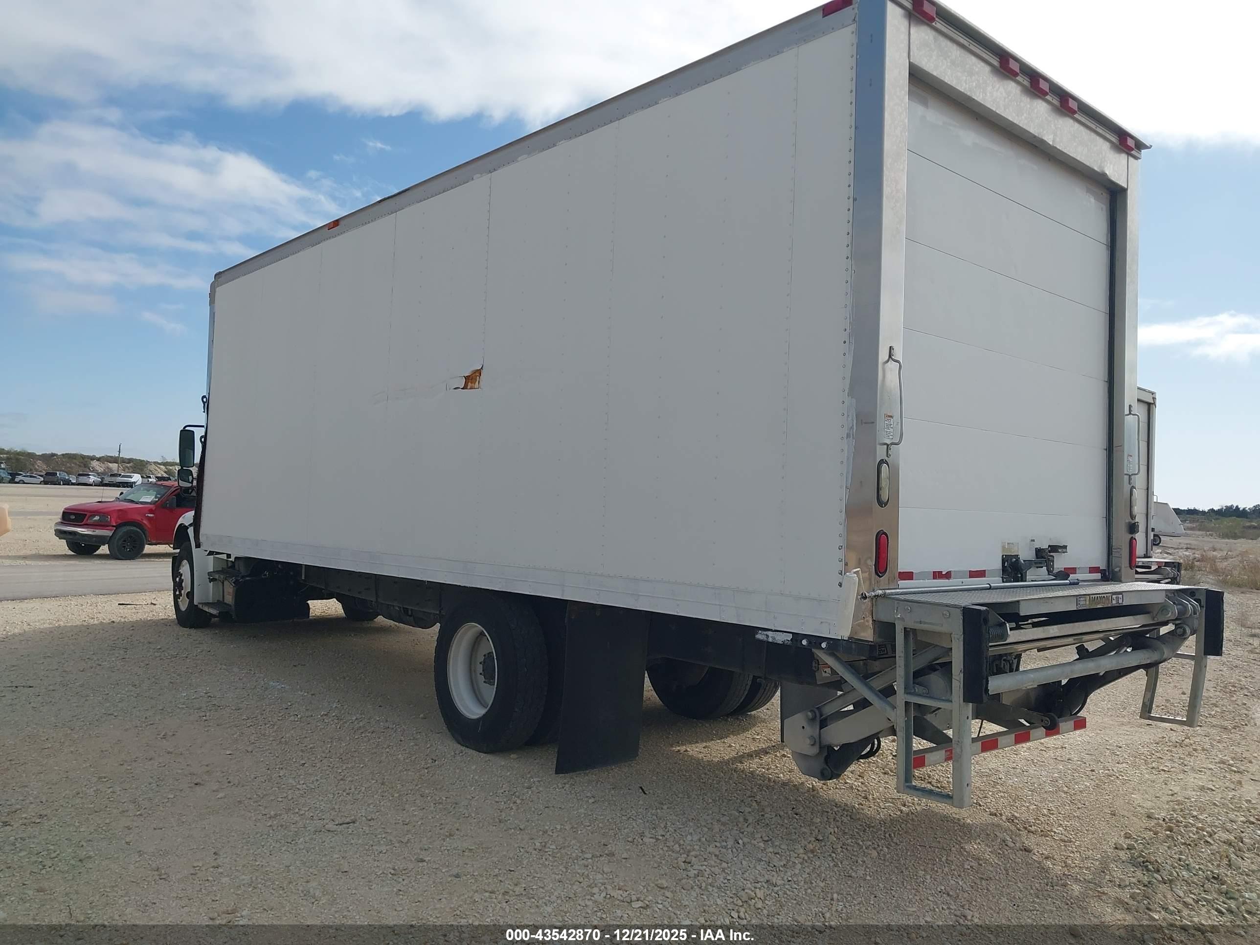 FREIGHTLINER M2 image 3