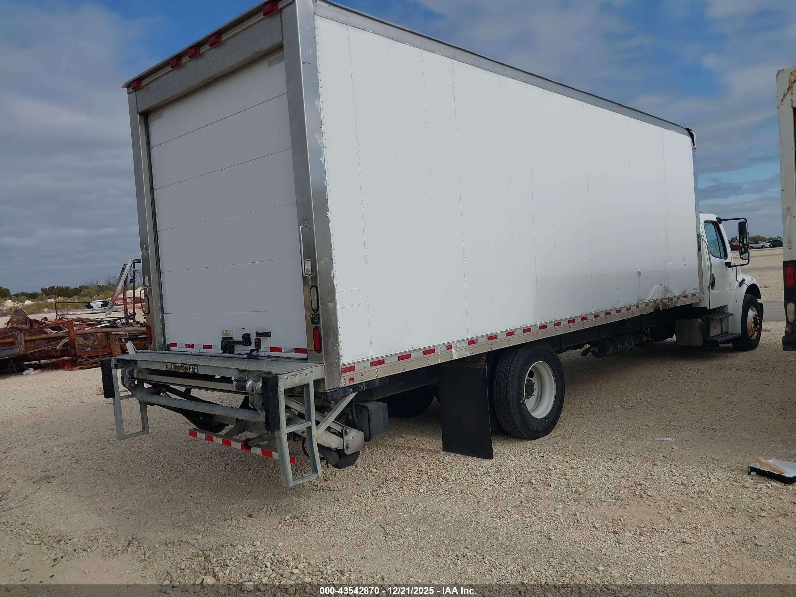 FREIGHTLINER M2 image 4