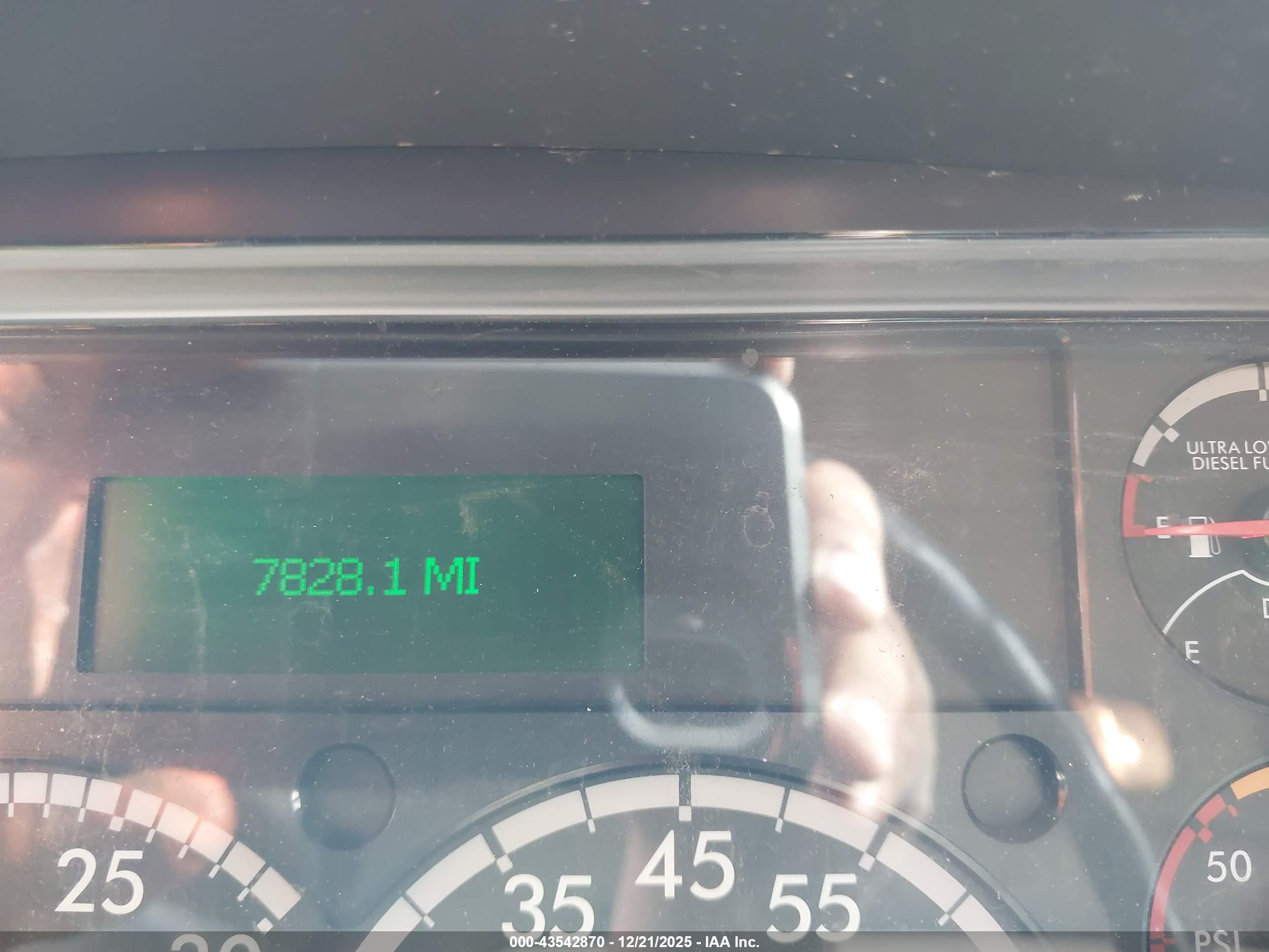 FREIGHTLINER M2 image 6