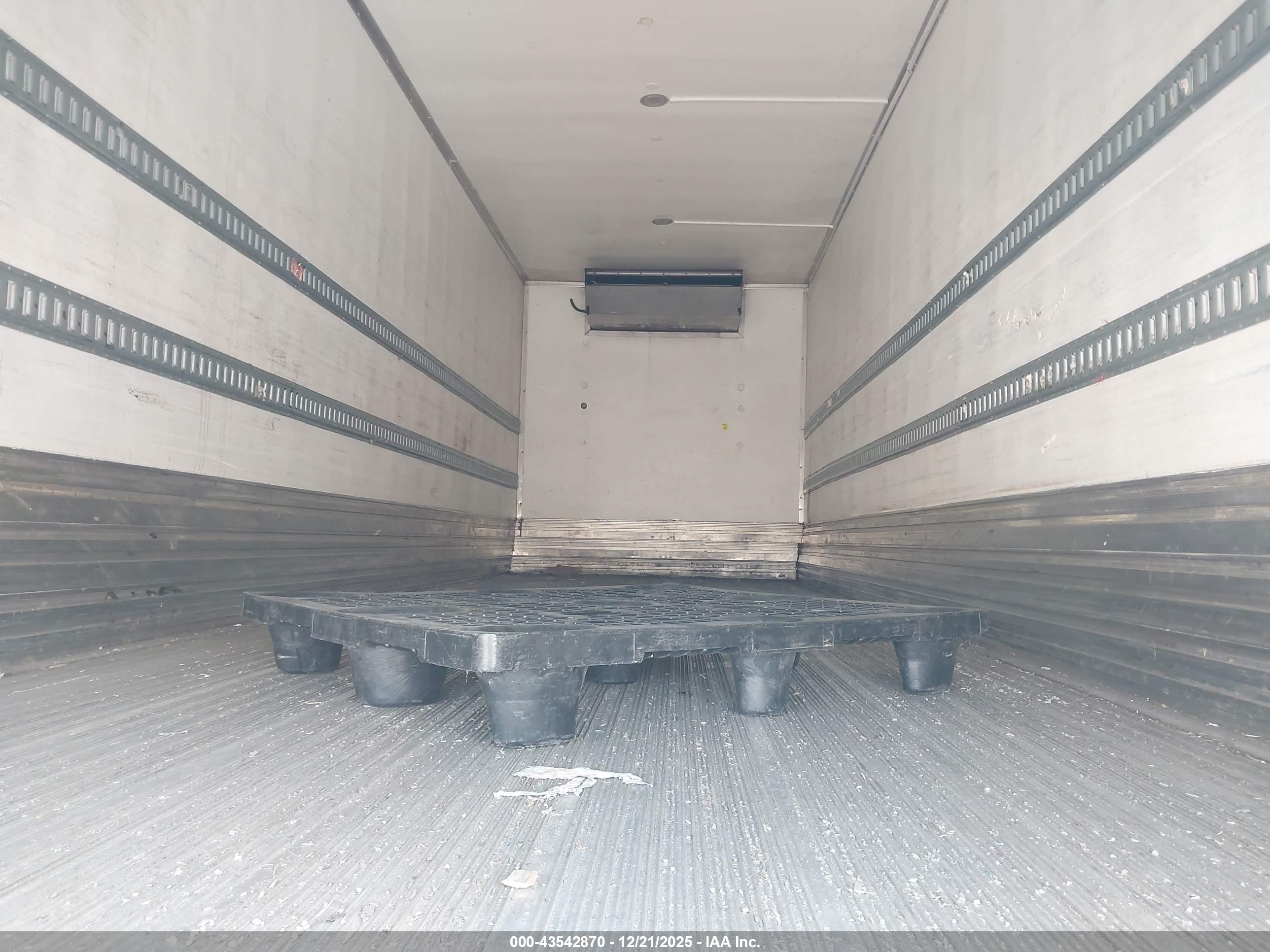 FREIGHTLINER M2 image 8