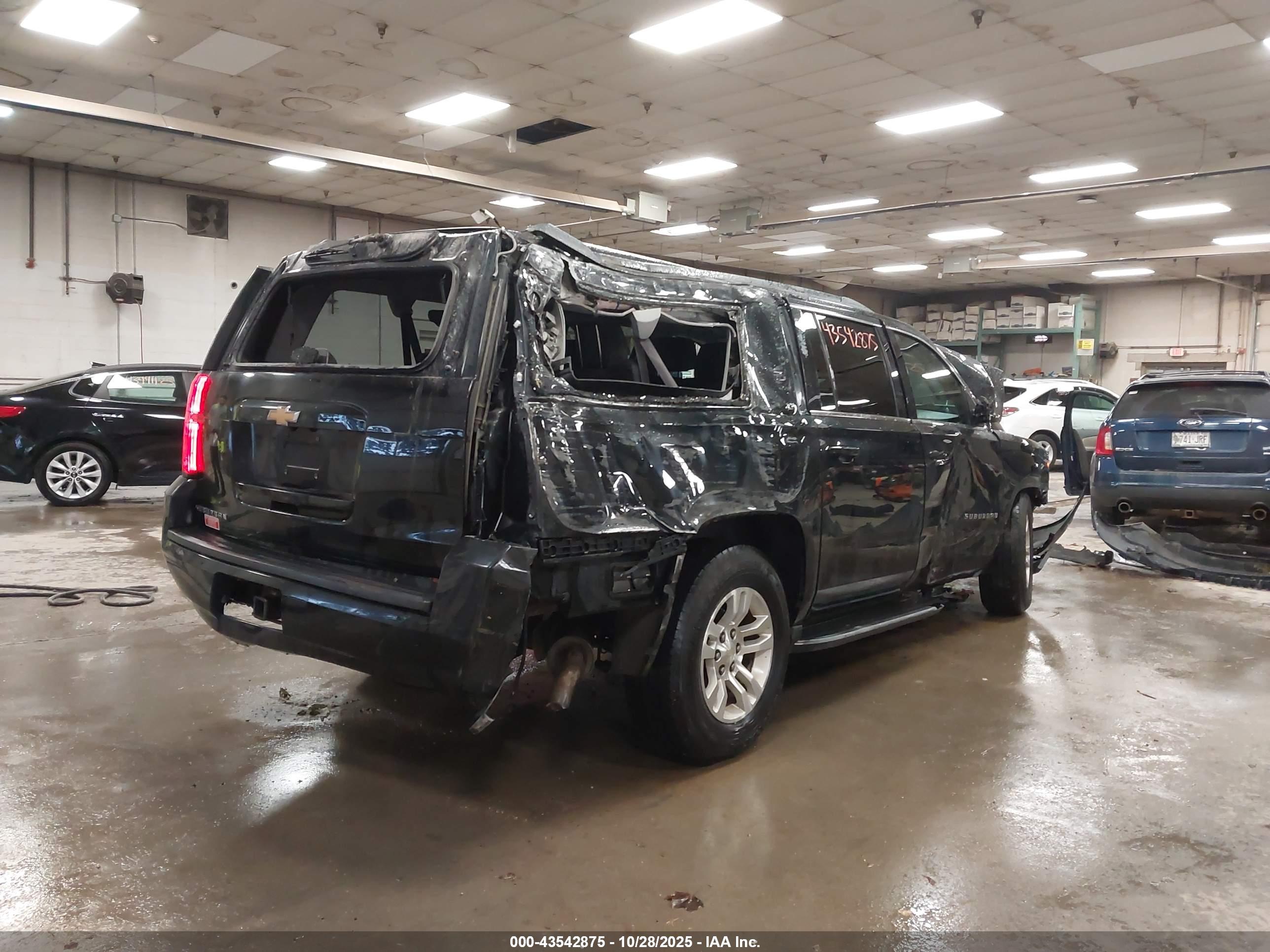 CHEVROLET SUBURBAN image 4