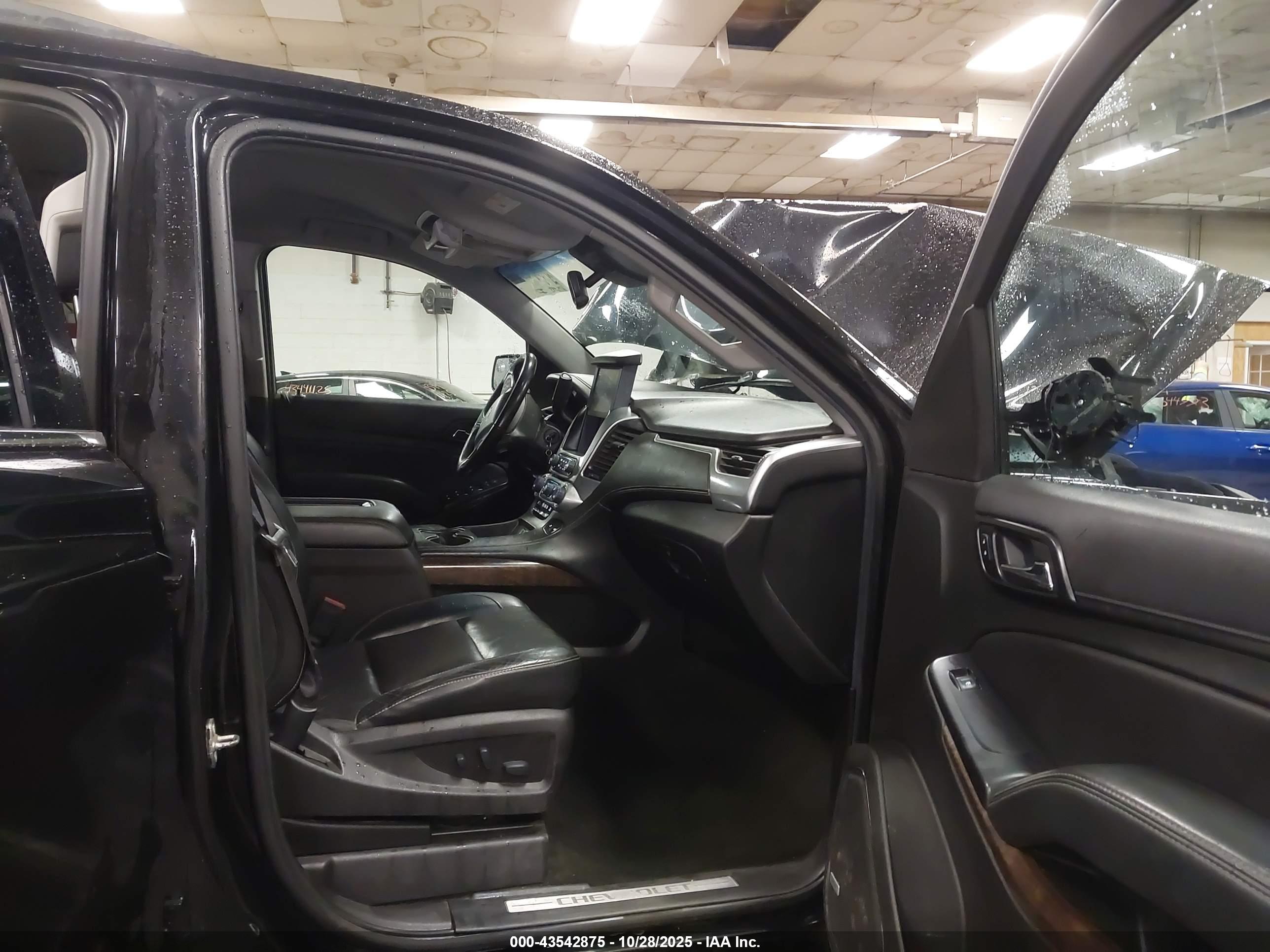 CHEVROLET SUBURBAN image 5