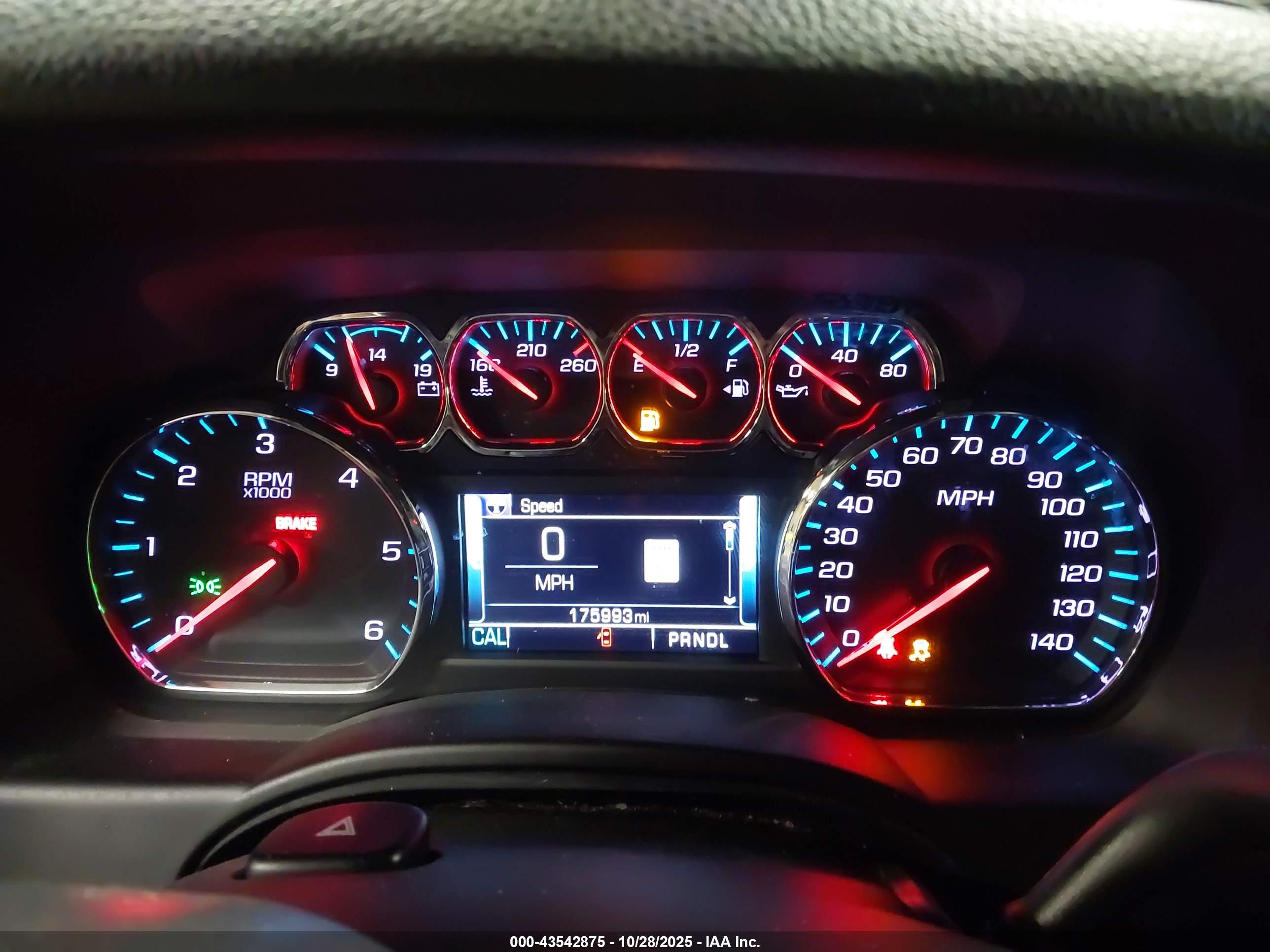 CHEVROLET SUBURBAN image 7