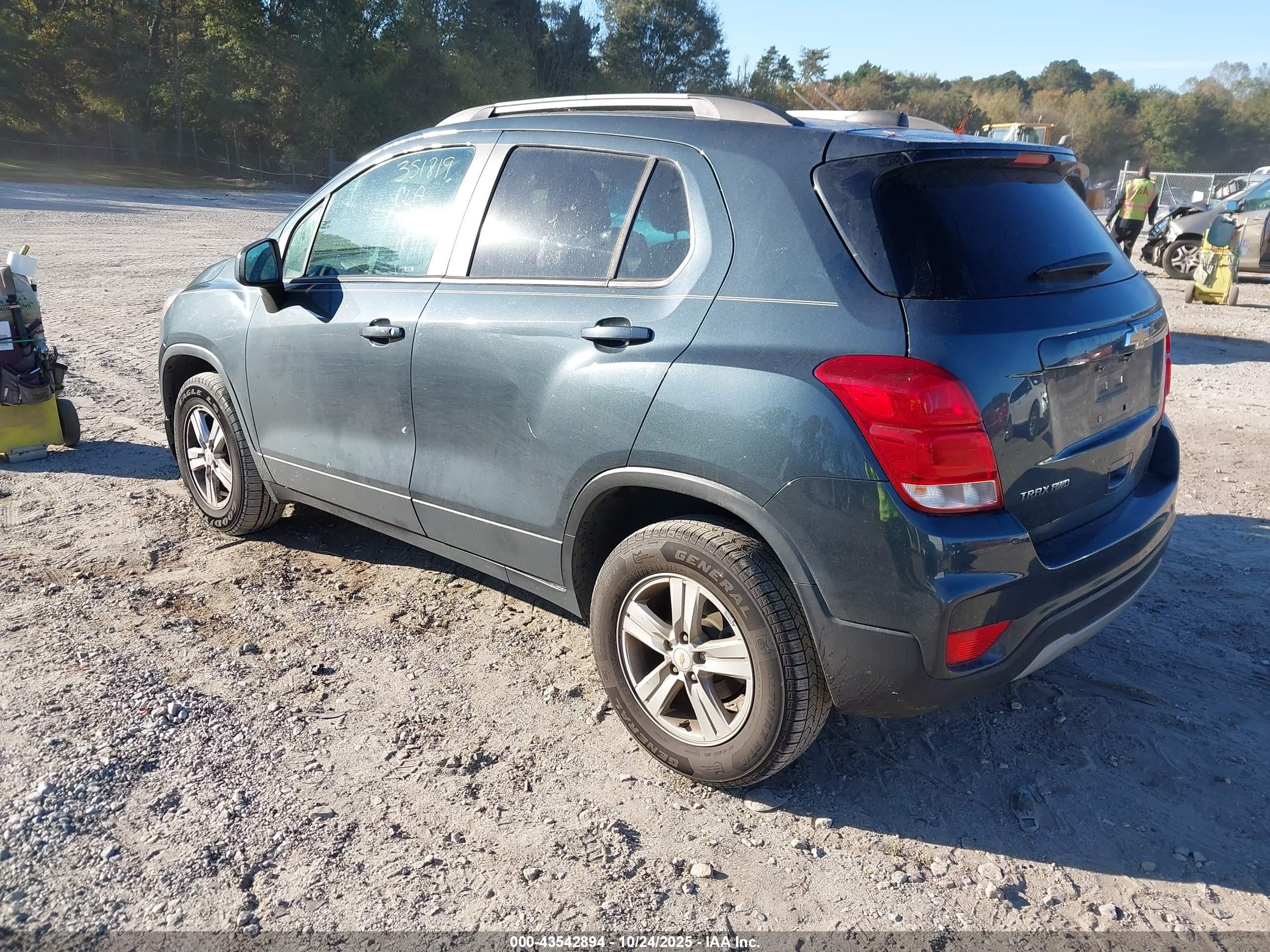 CHEVROLET TRAX image 3