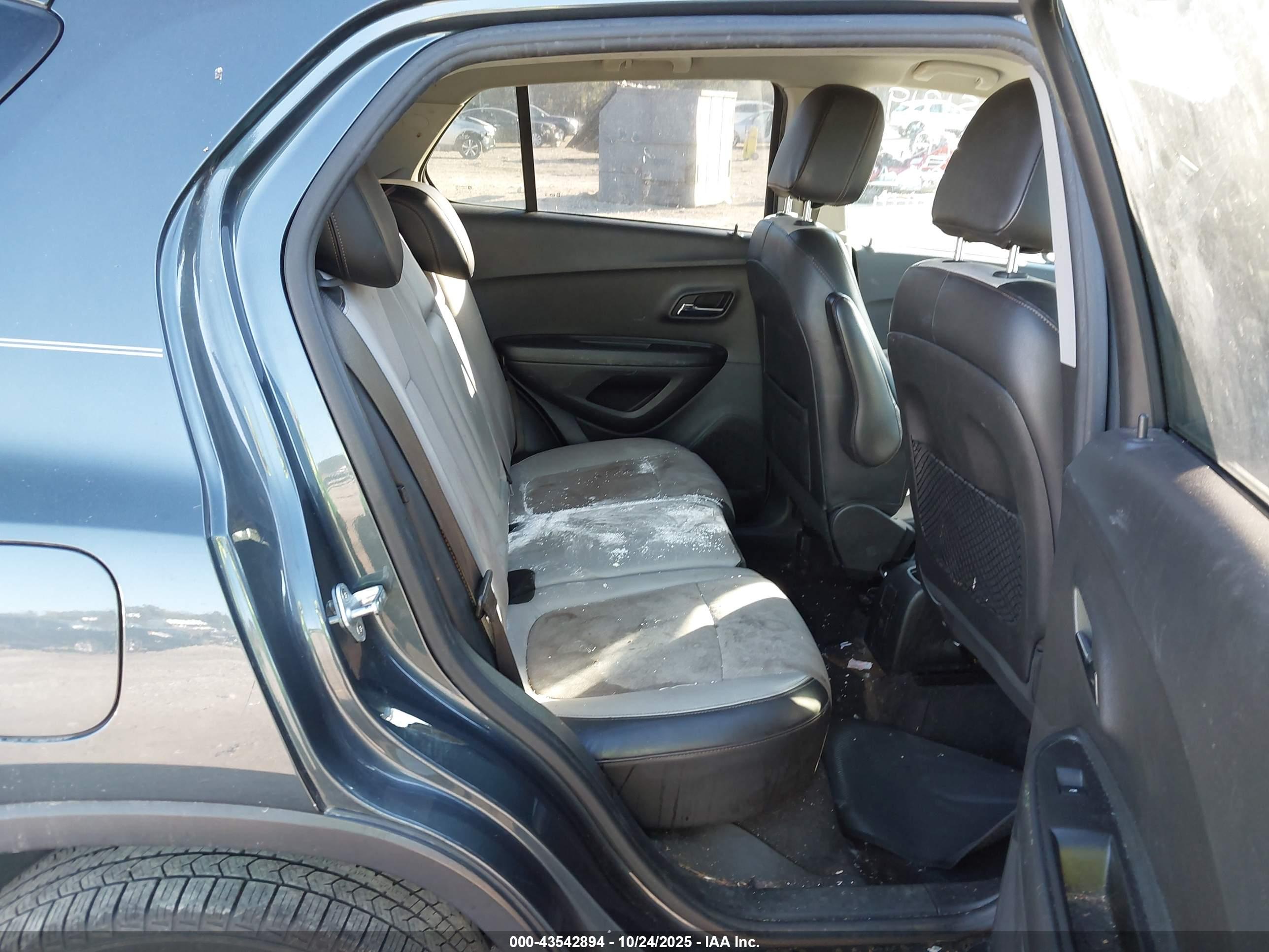 CHEVROLET TRAX image 8
