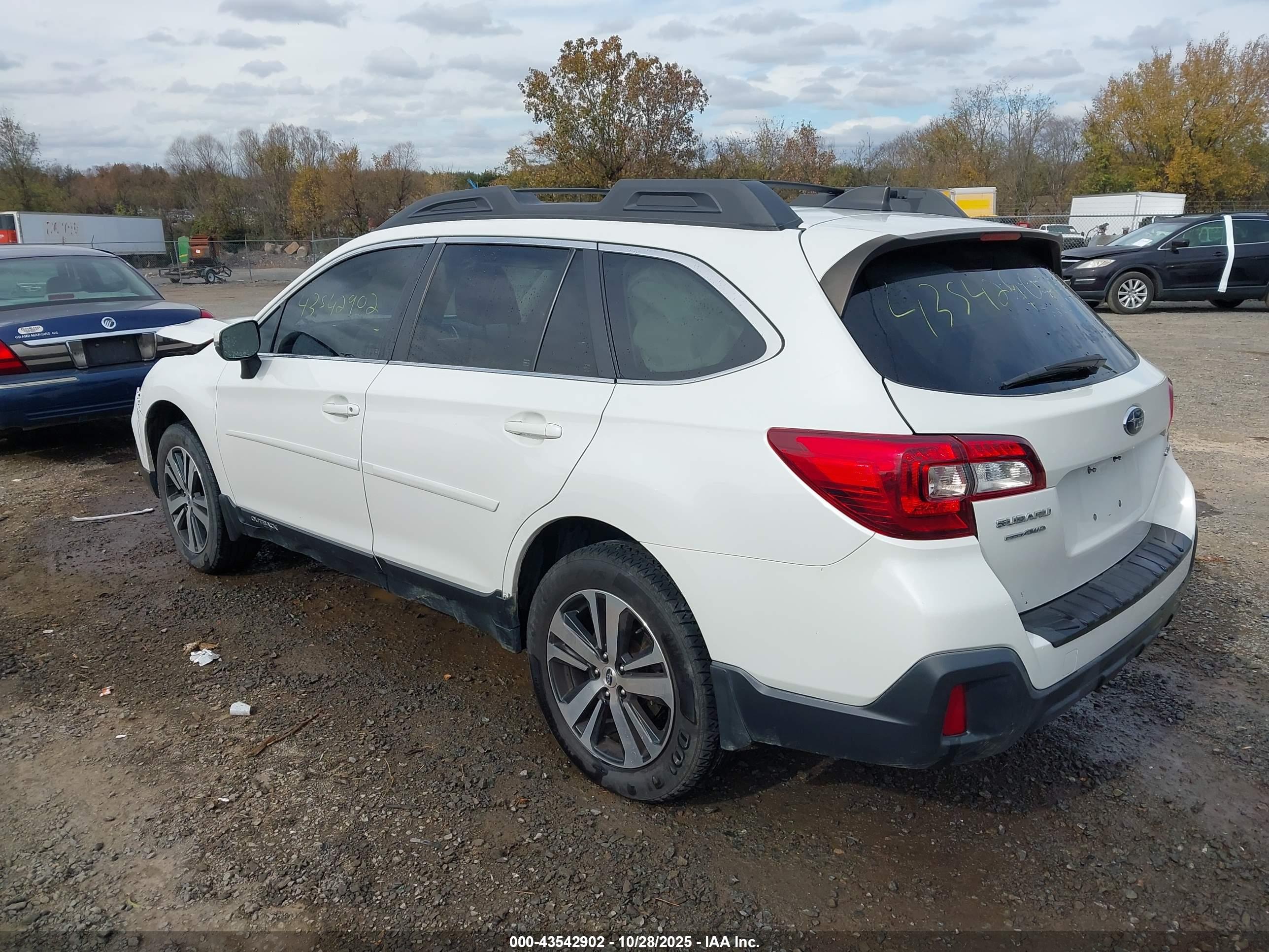 SUBARU OUTBACK image 3
