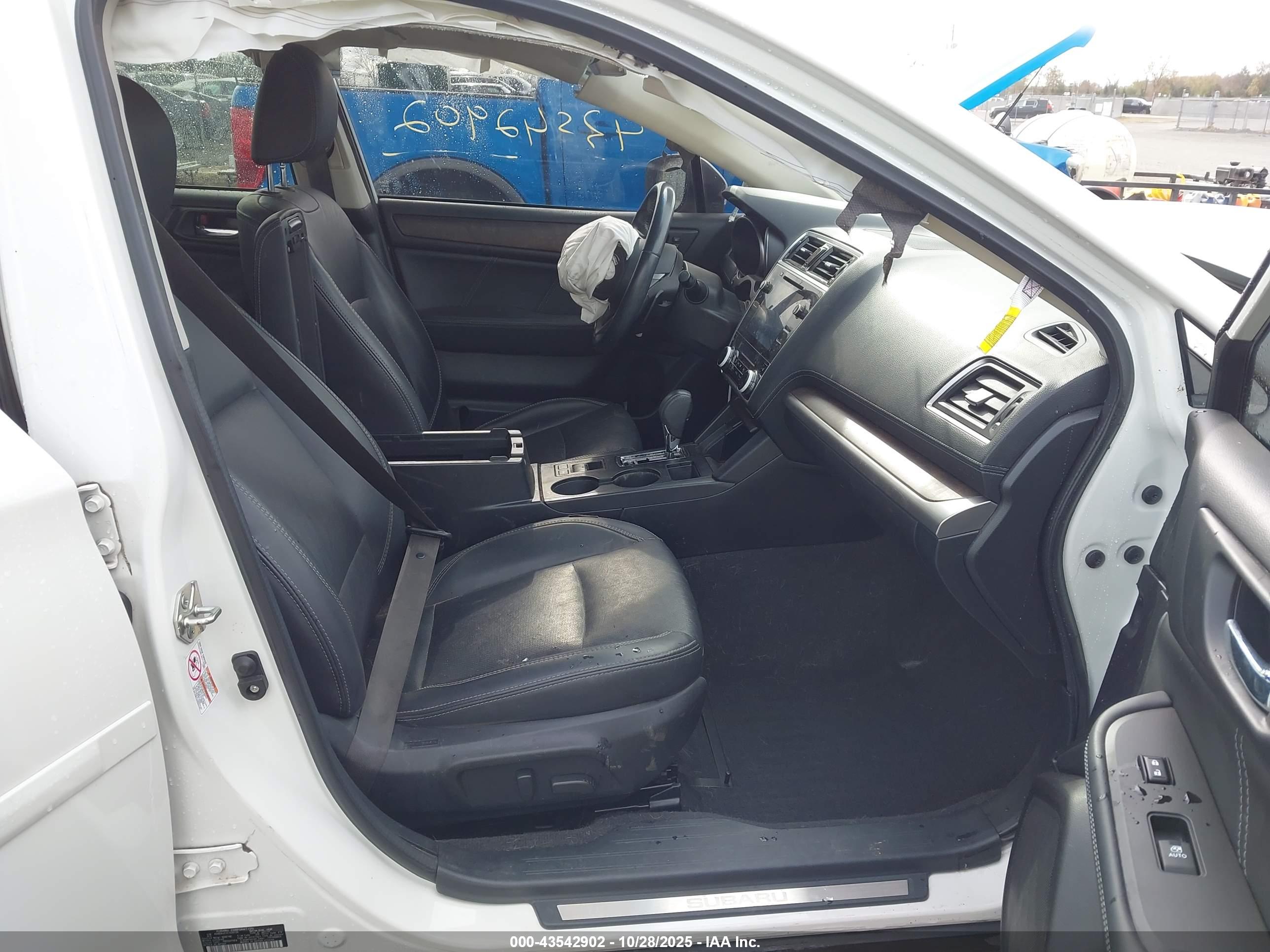SUBARU OUTBACK image 5