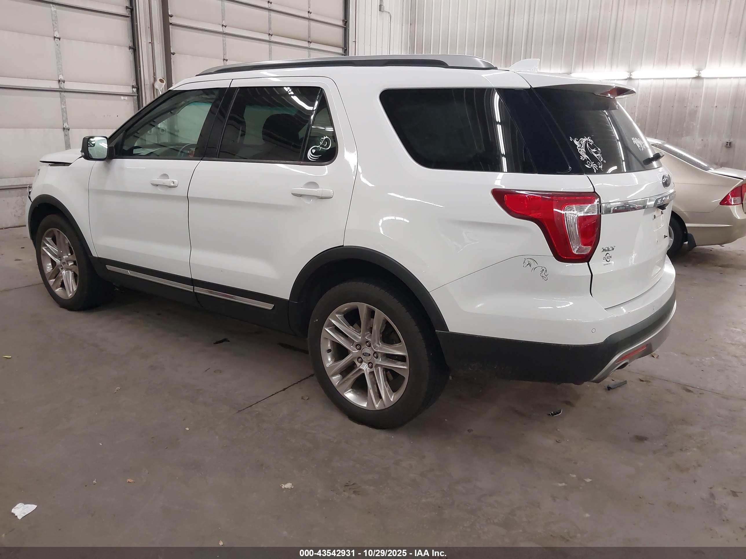 FORD EXPLORER image 3