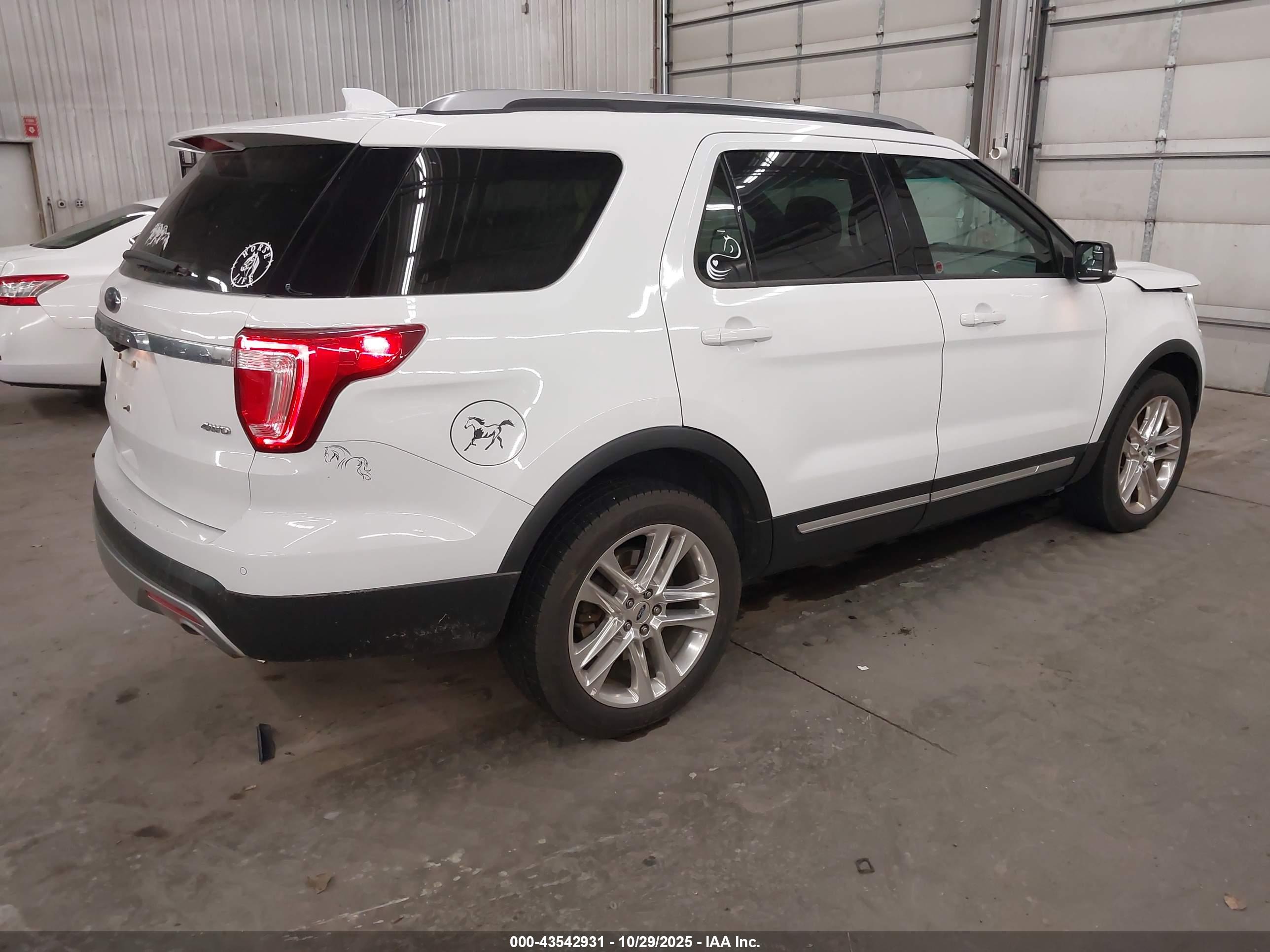 FORD EXPLORER image 4