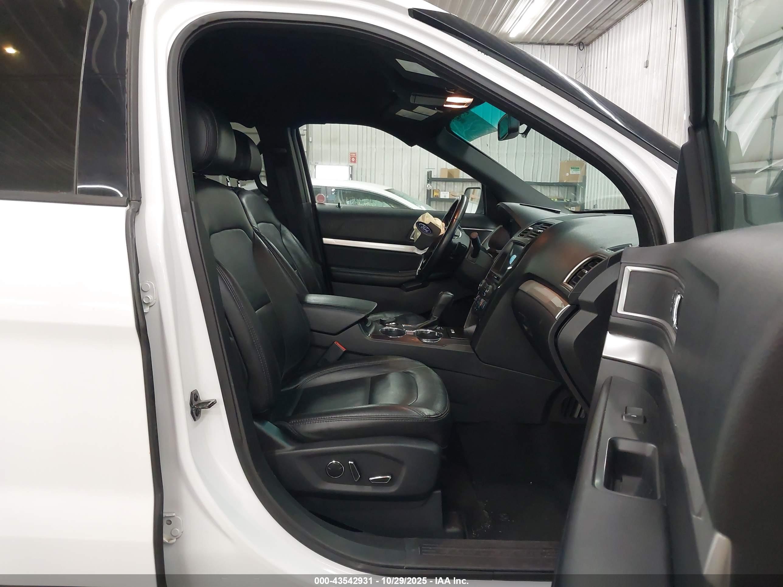 FORD EXPLORER image 5