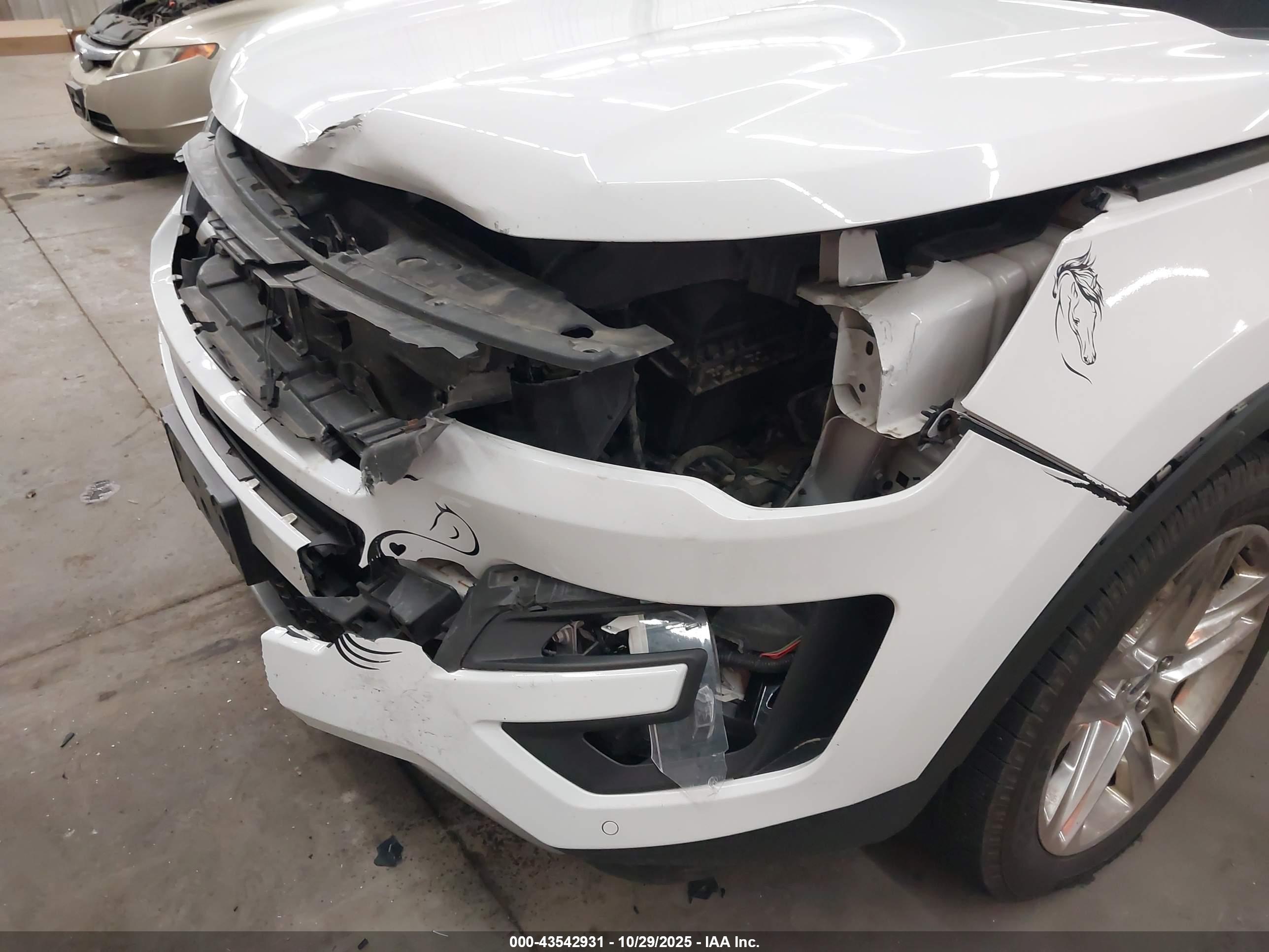FORD EXPLORER image 6