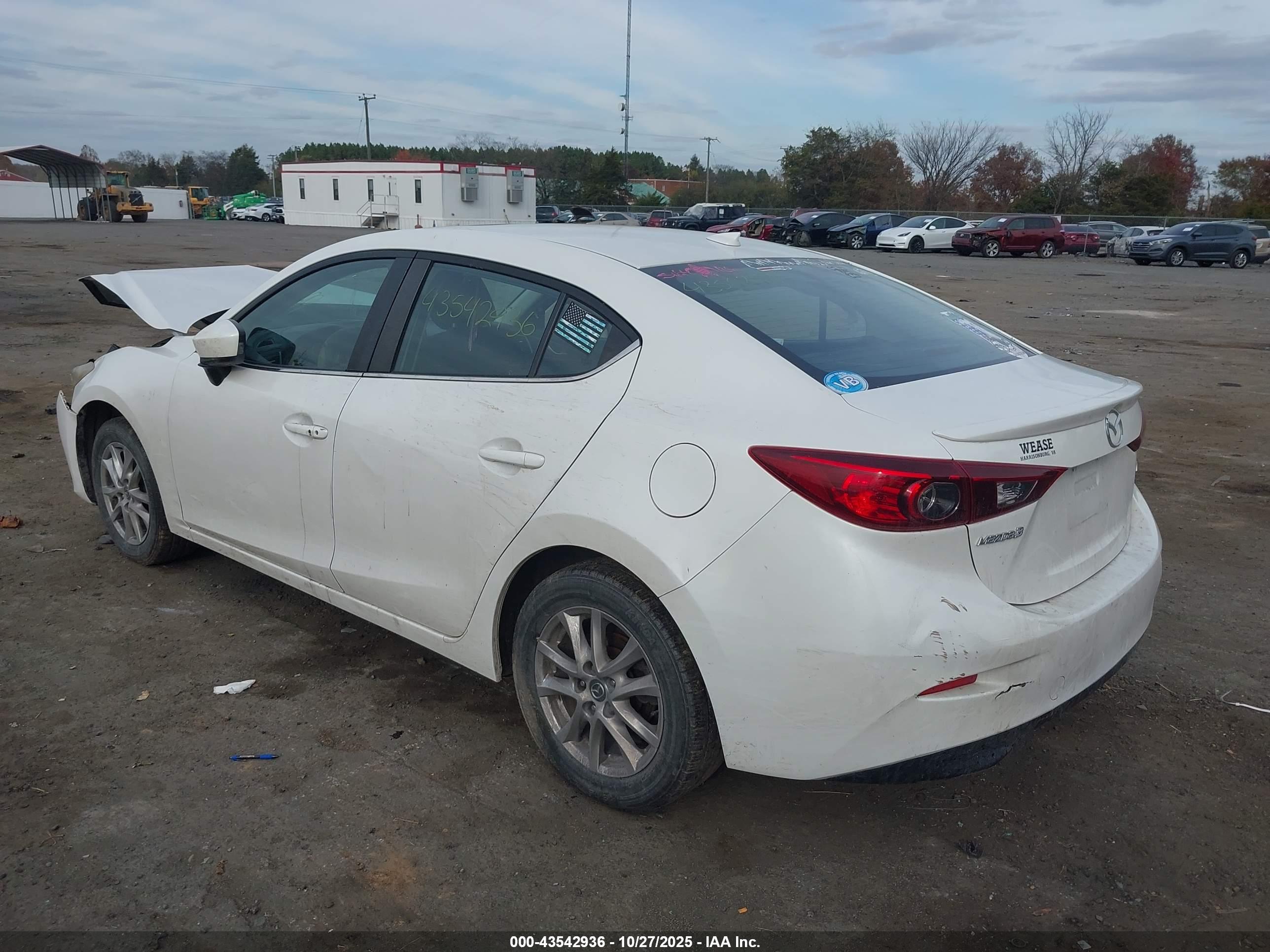 MAZDA MAZDA3 image 3