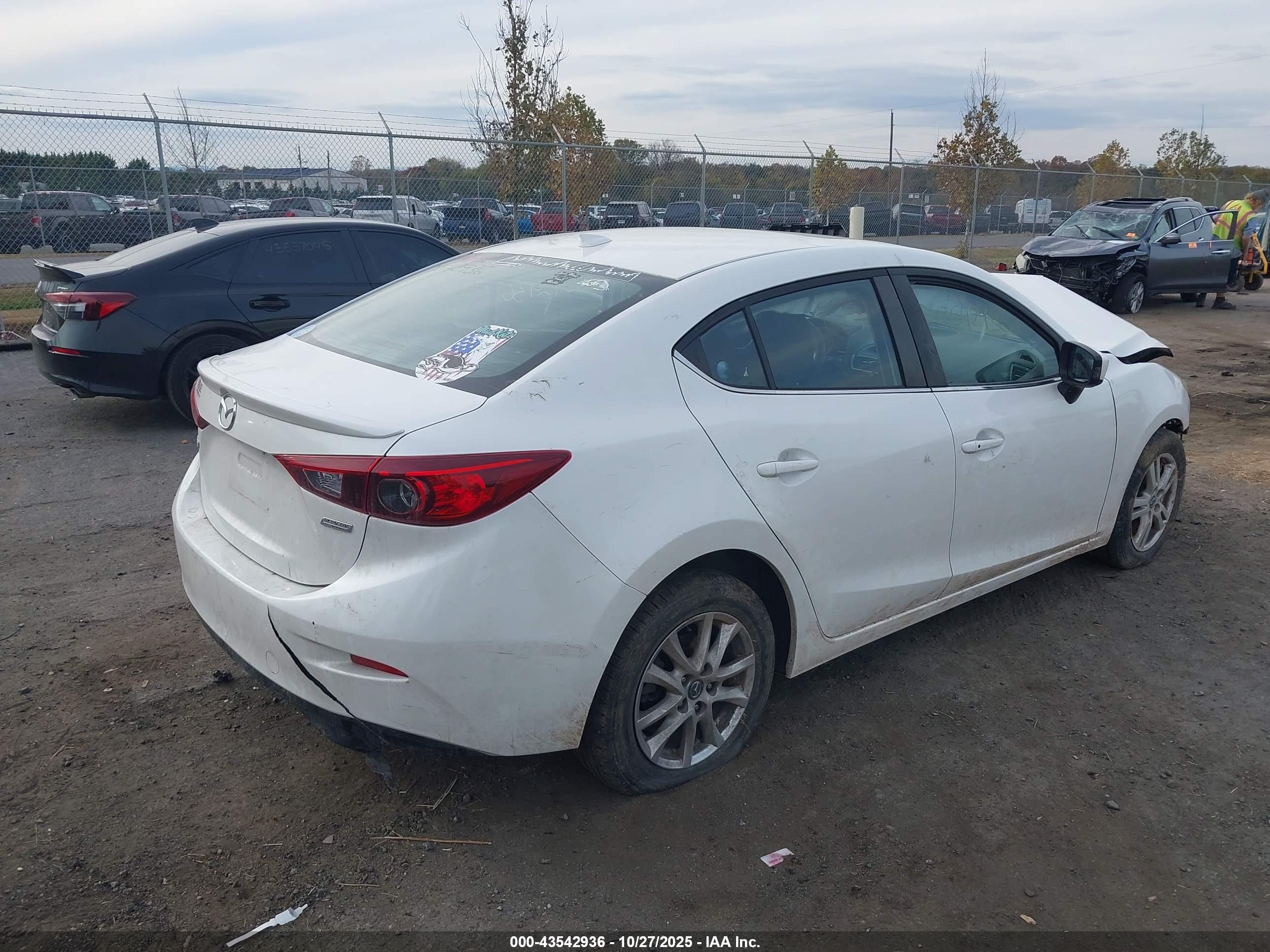 MAZDA MAZDA3 image 4