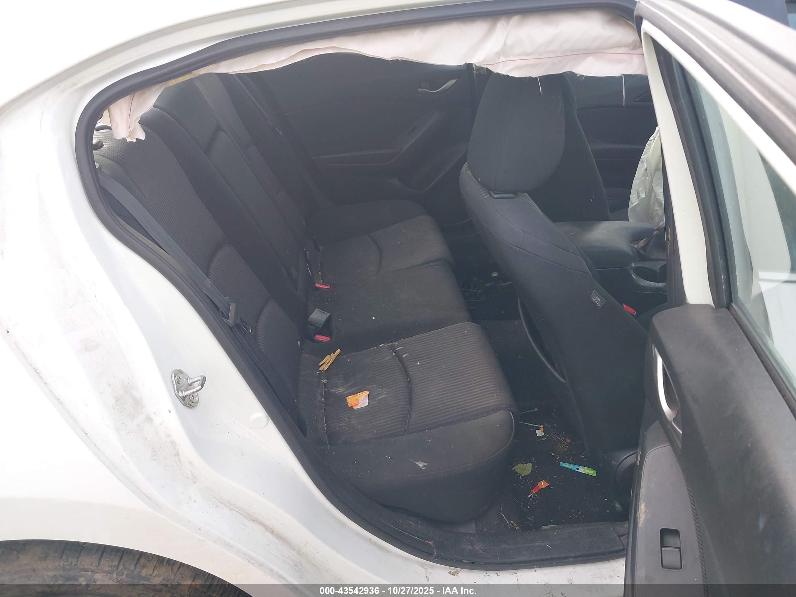 MAZDA MAZDA3 image 8