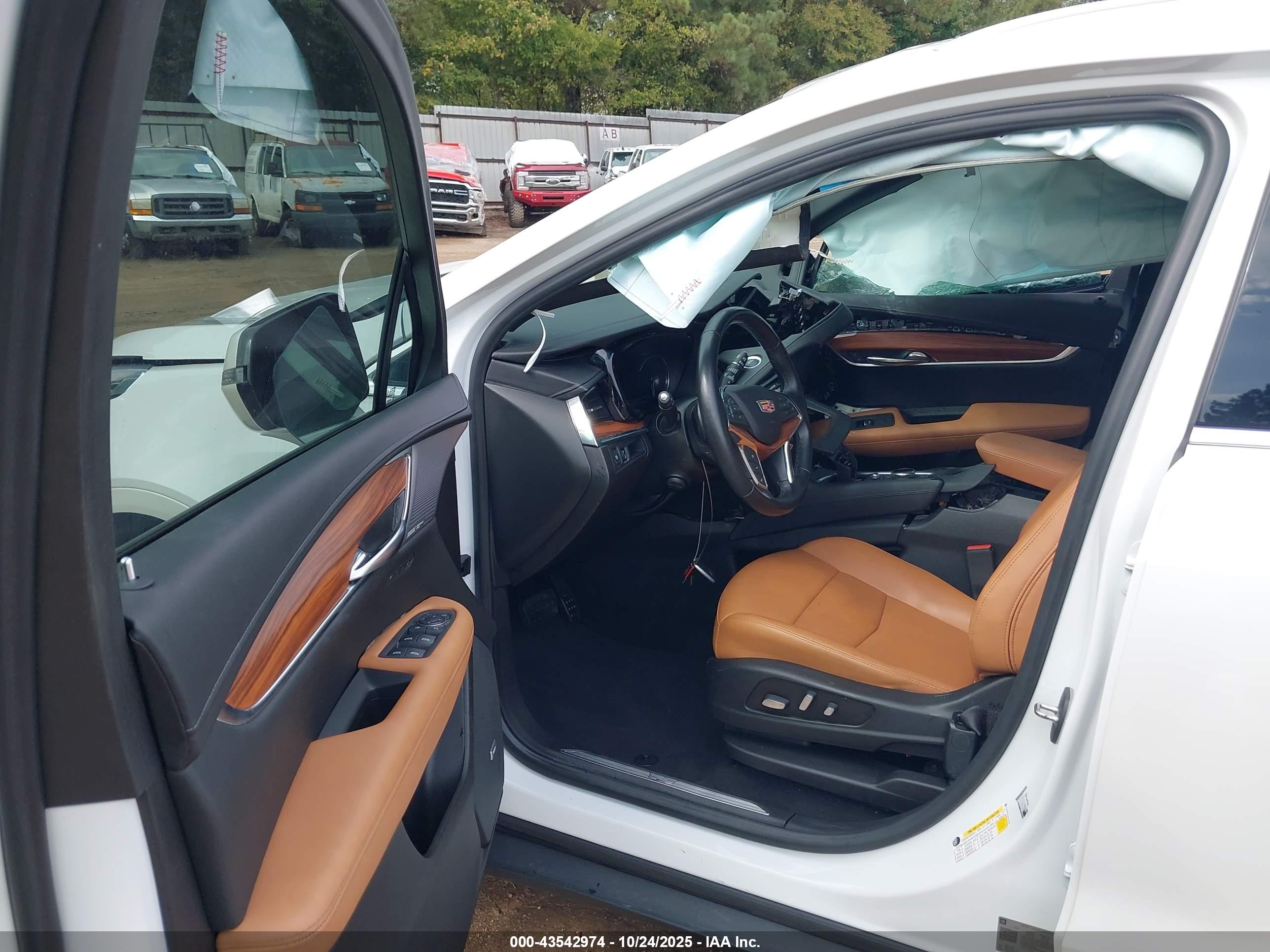 CADILLAC XT5 image 5
