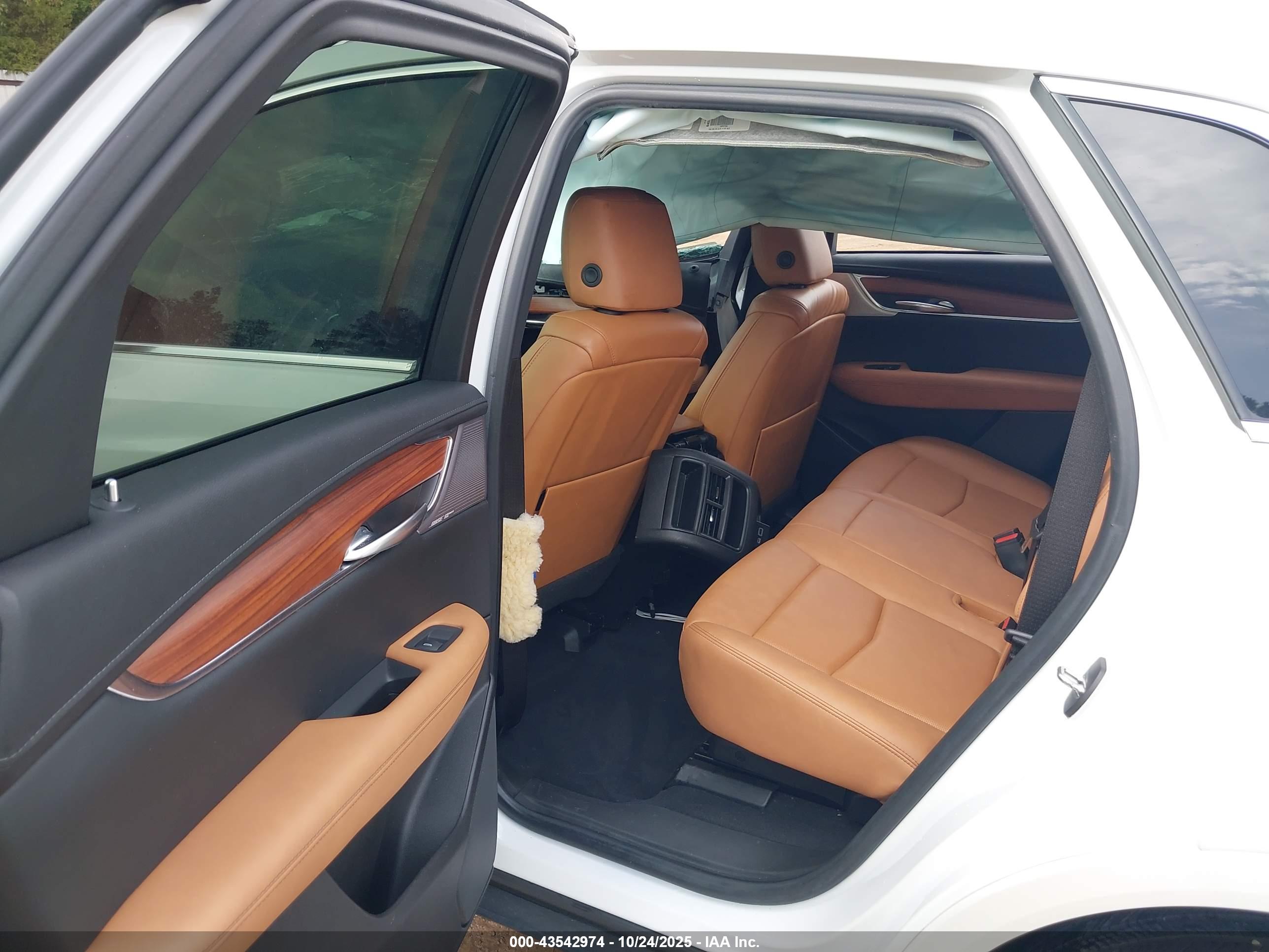 CADILLAC XT5 image 8