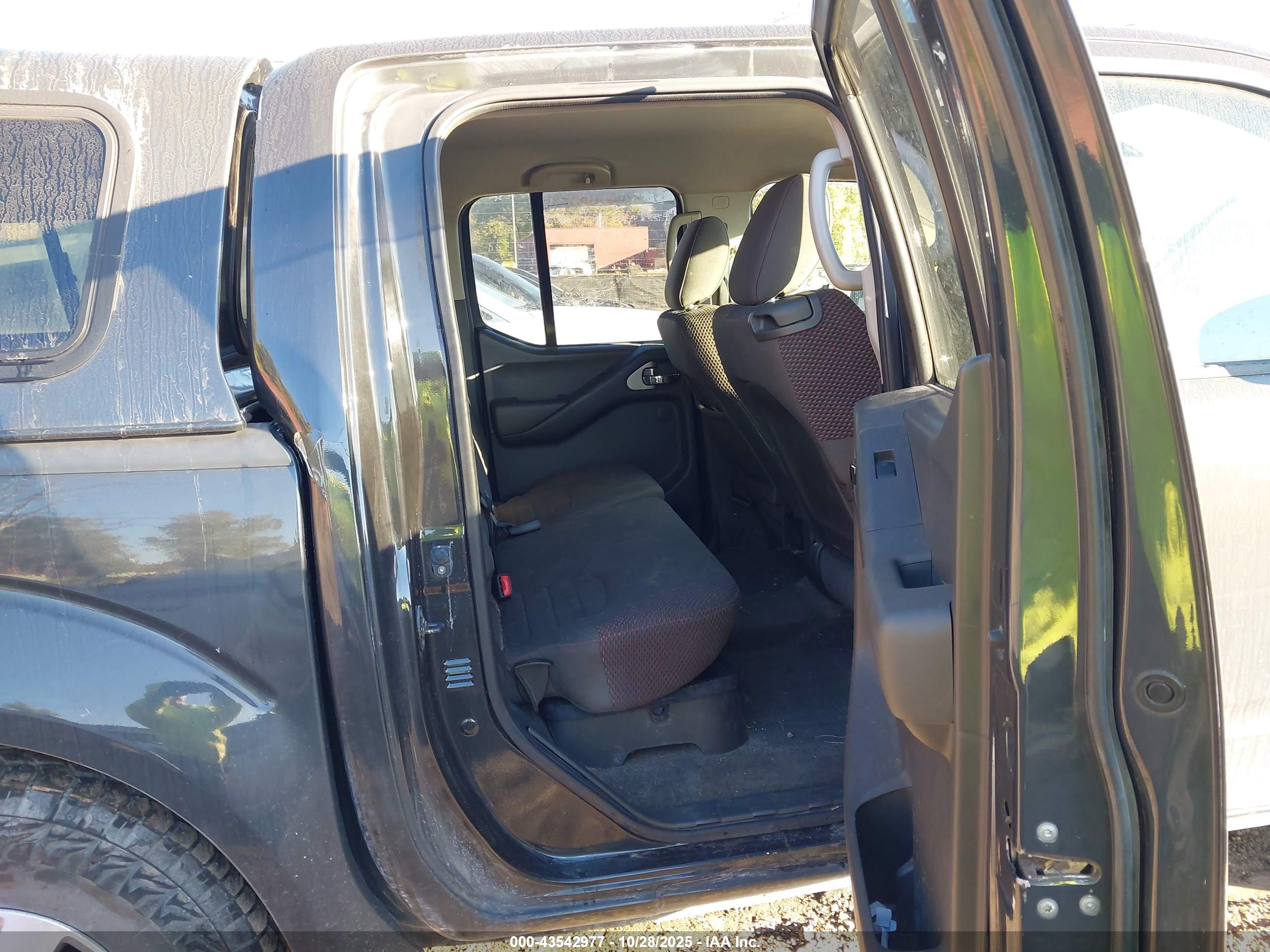 NISSAN FRONTIER image 8