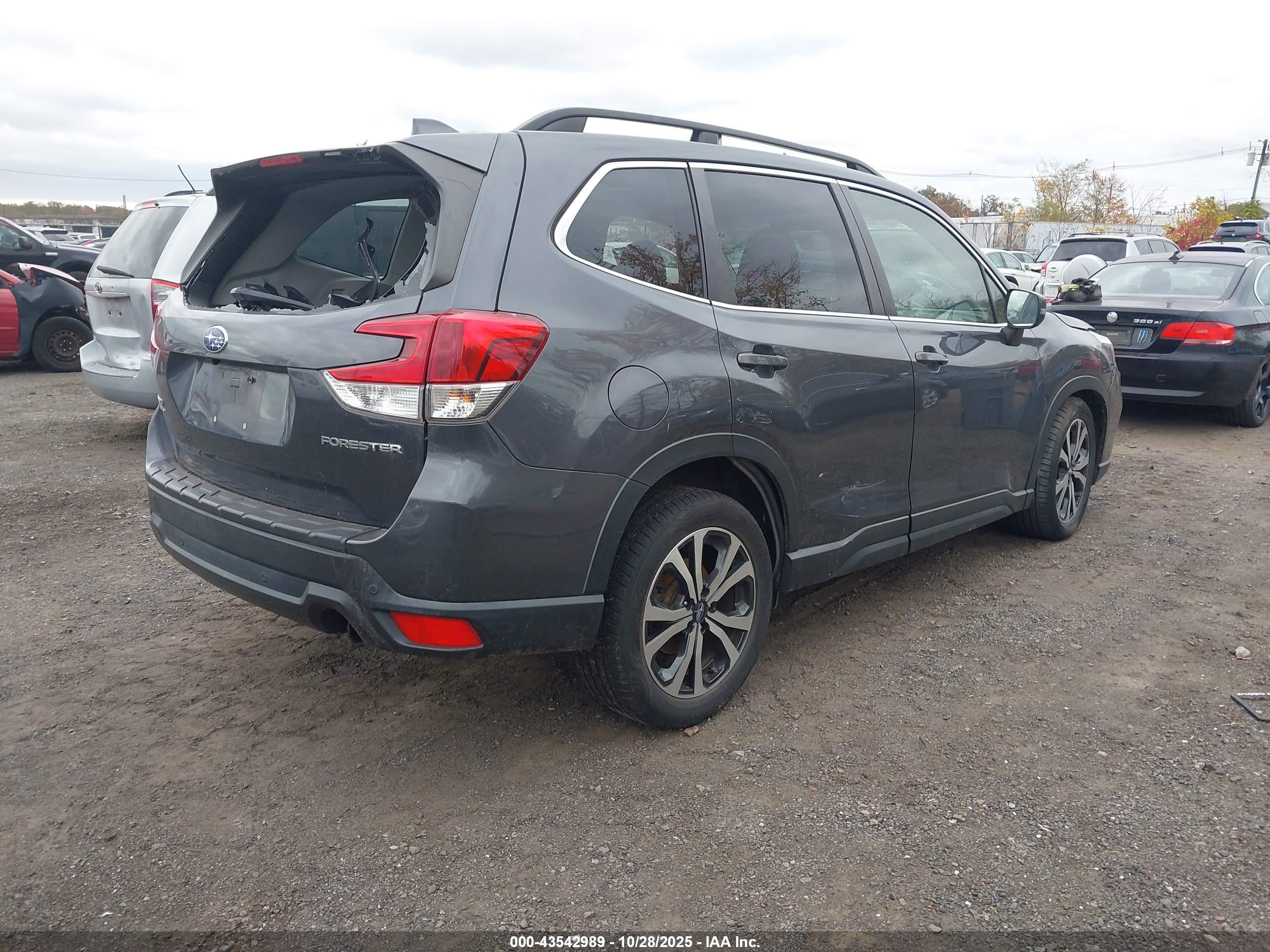 SUBARU FORESTER image 4