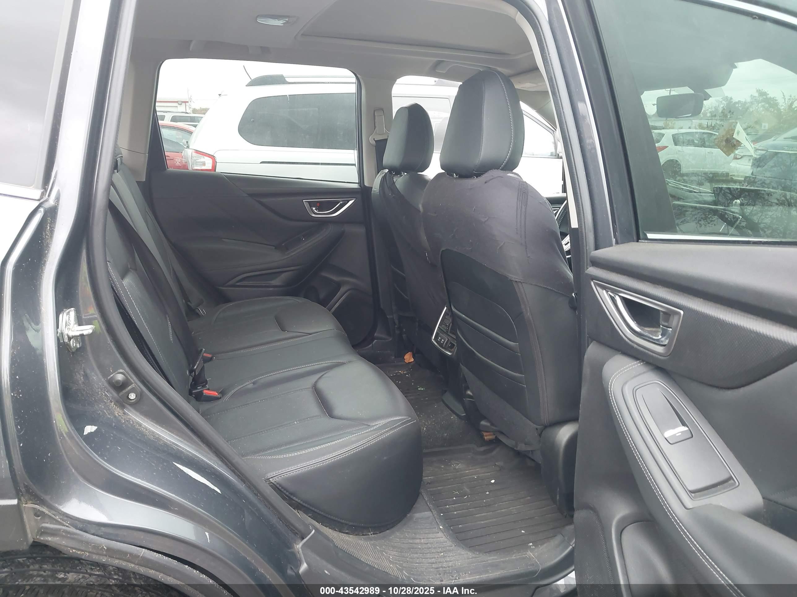 SUBARU FORESTER image 8