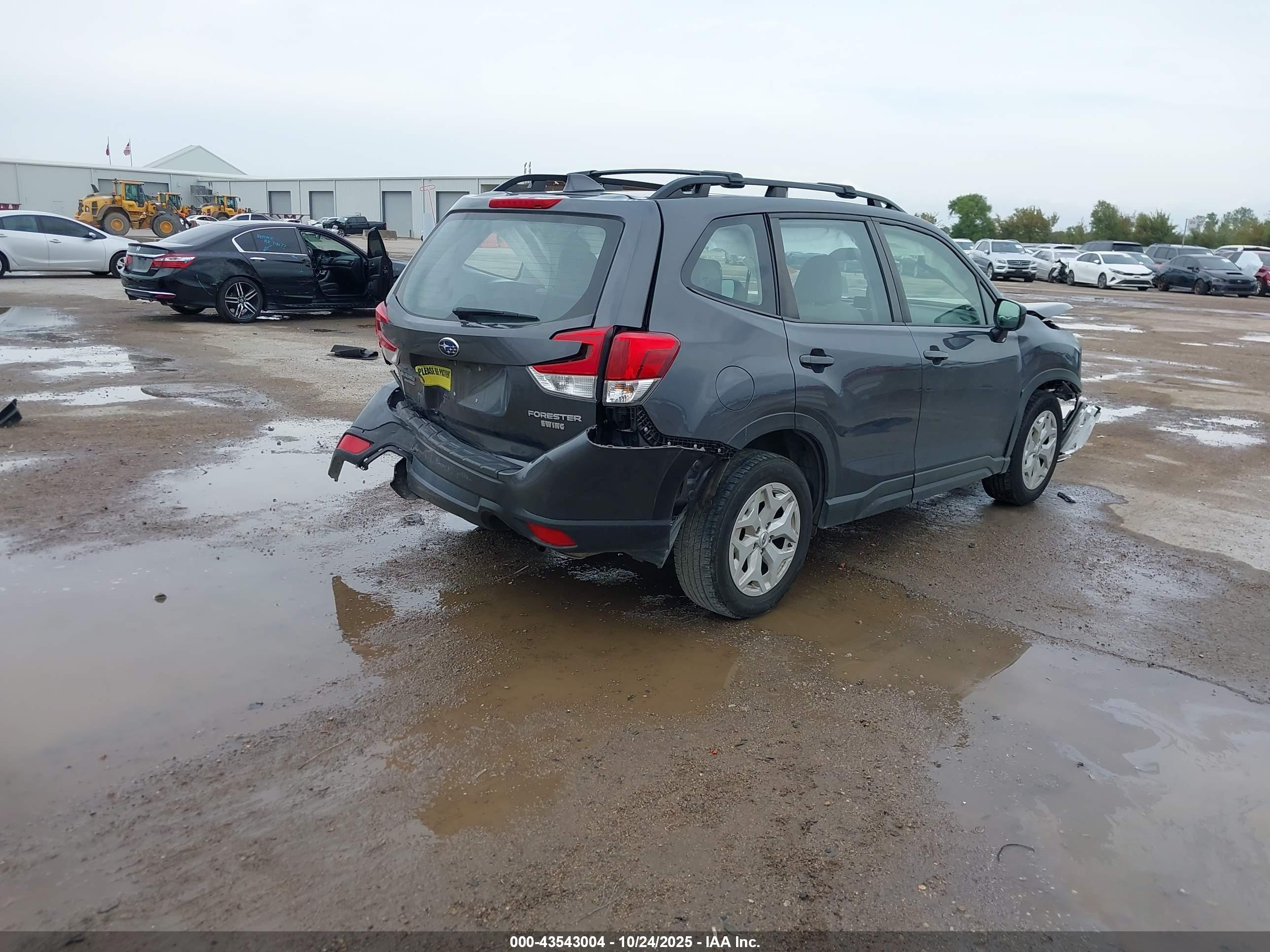SUBARU FORESTER image 4