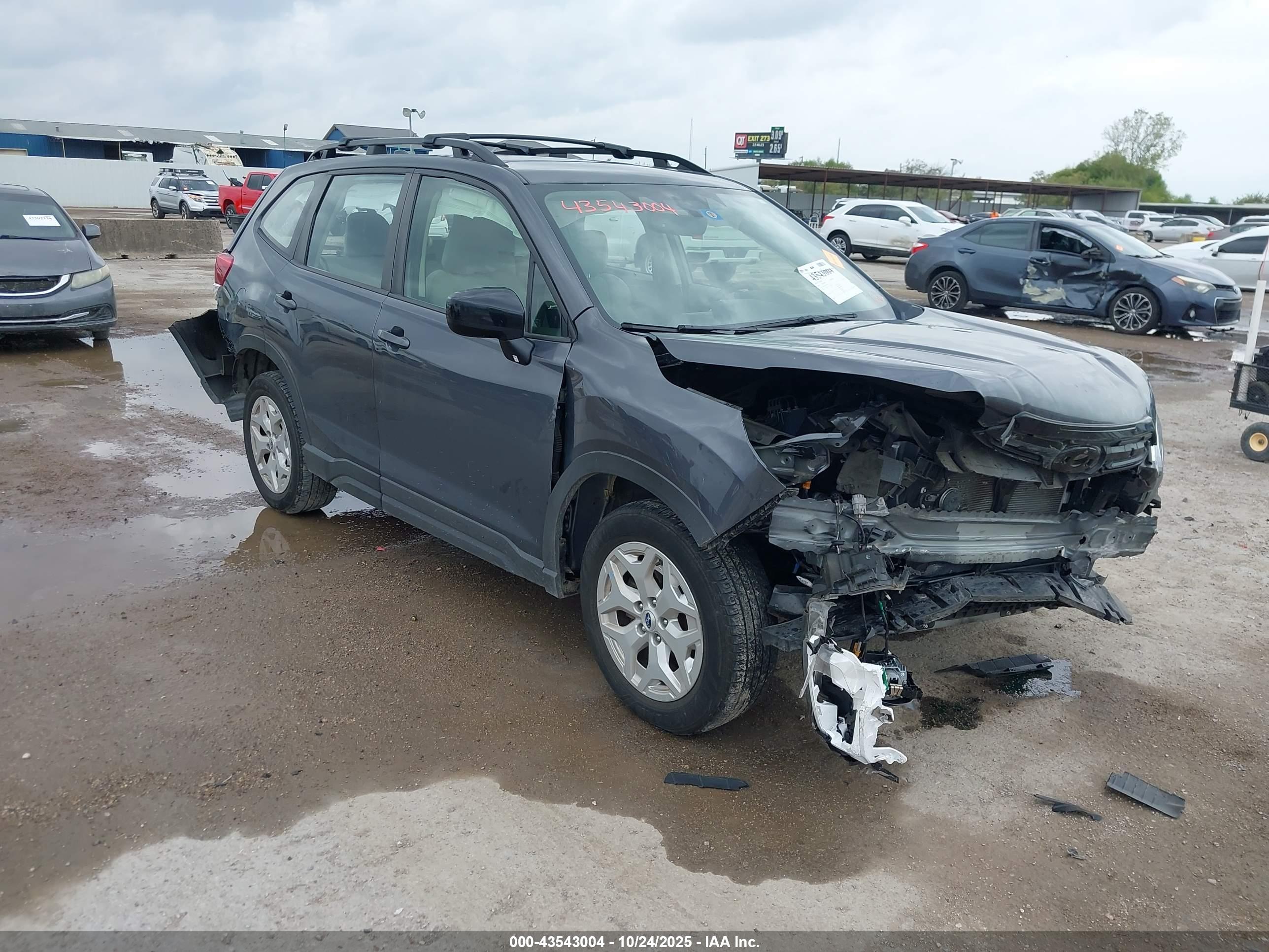 SUBARU FORESTER image 6