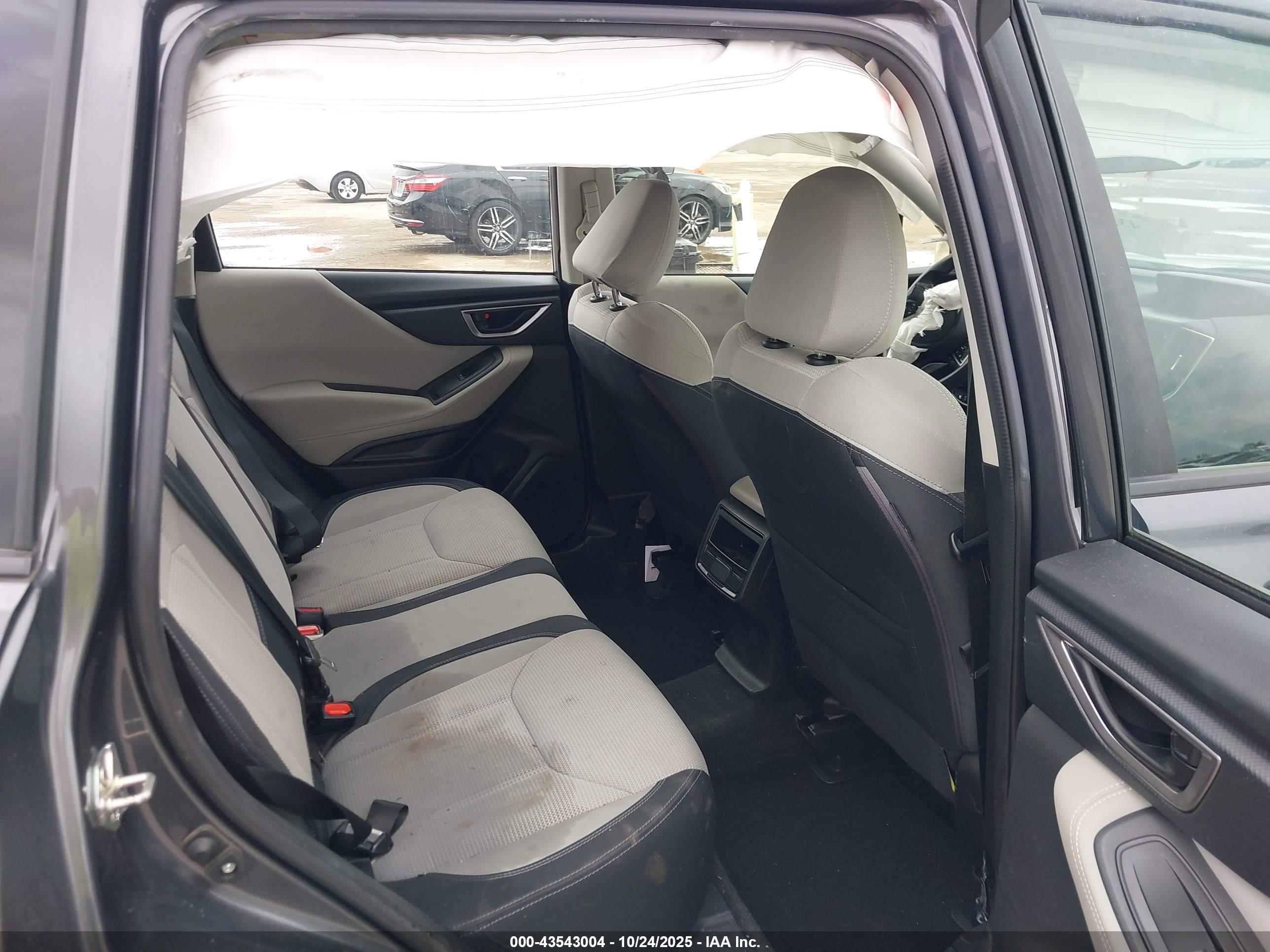 SUBARU FORESTER image 8