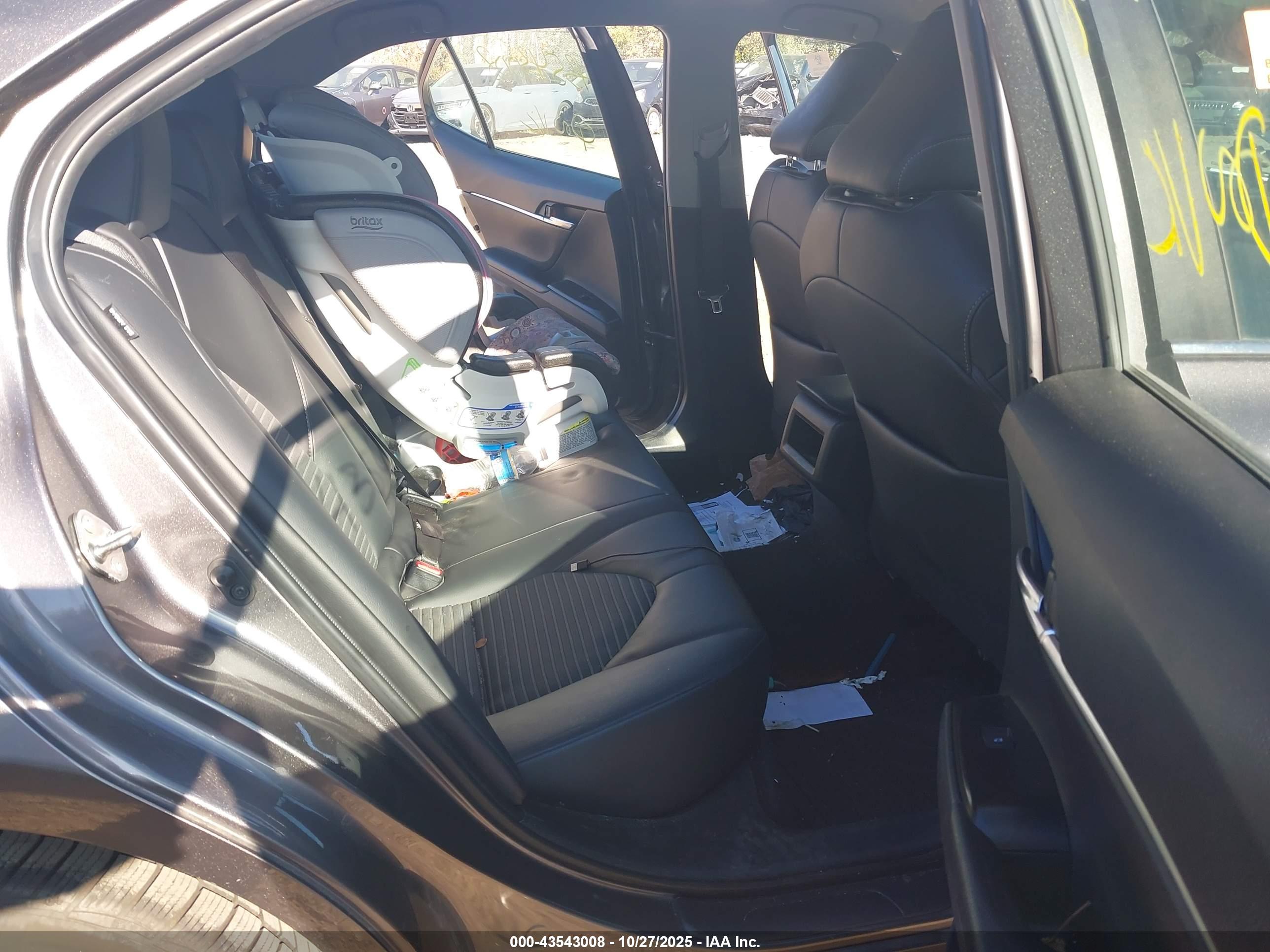 TOYOTA CAMRY image 8