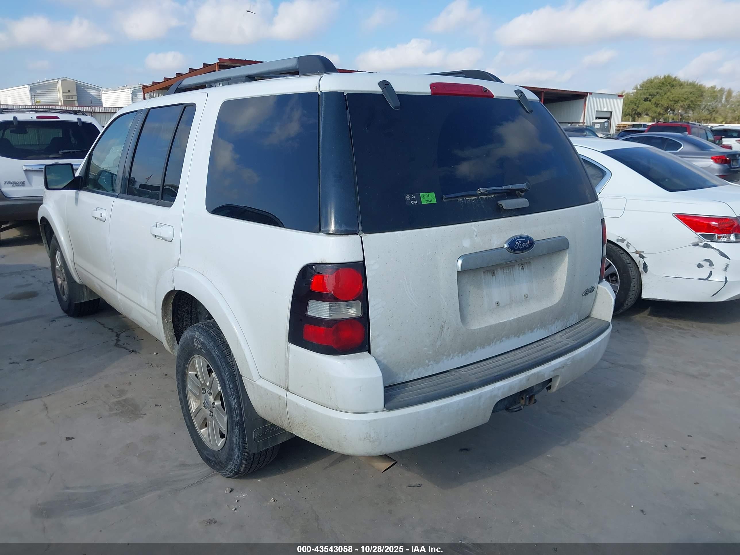 FORD EXPLORER image 3