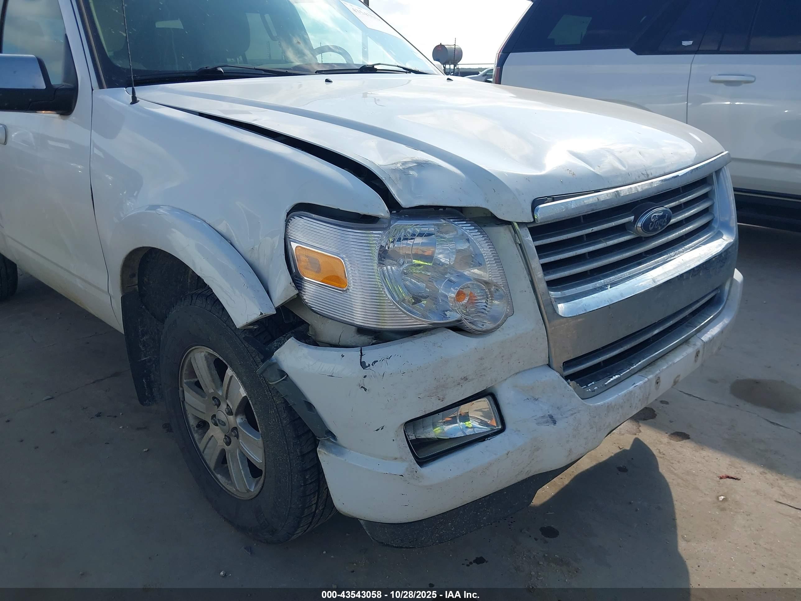 FORD EXPLORER image 6