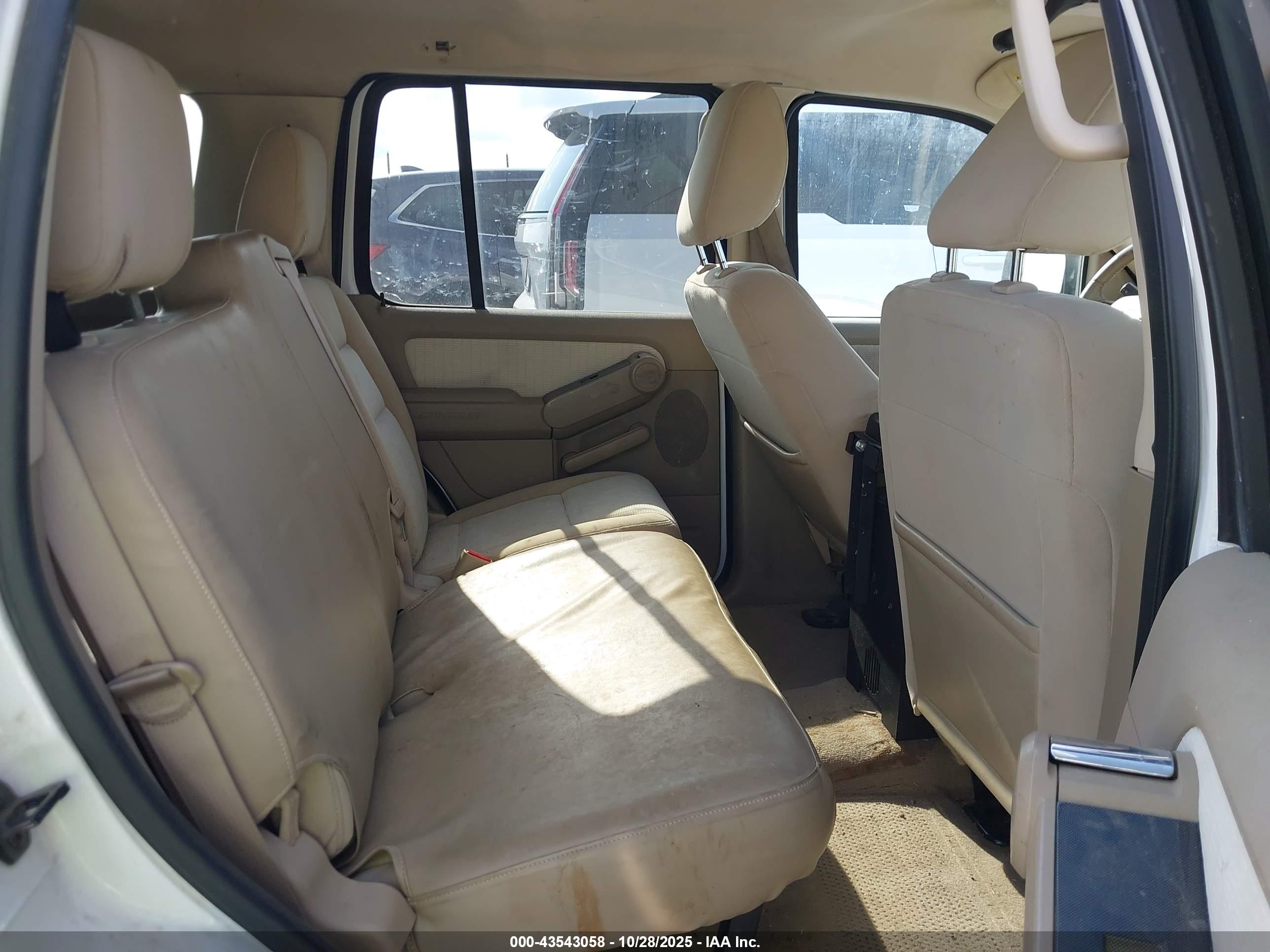 FORD EXPLORER image 8