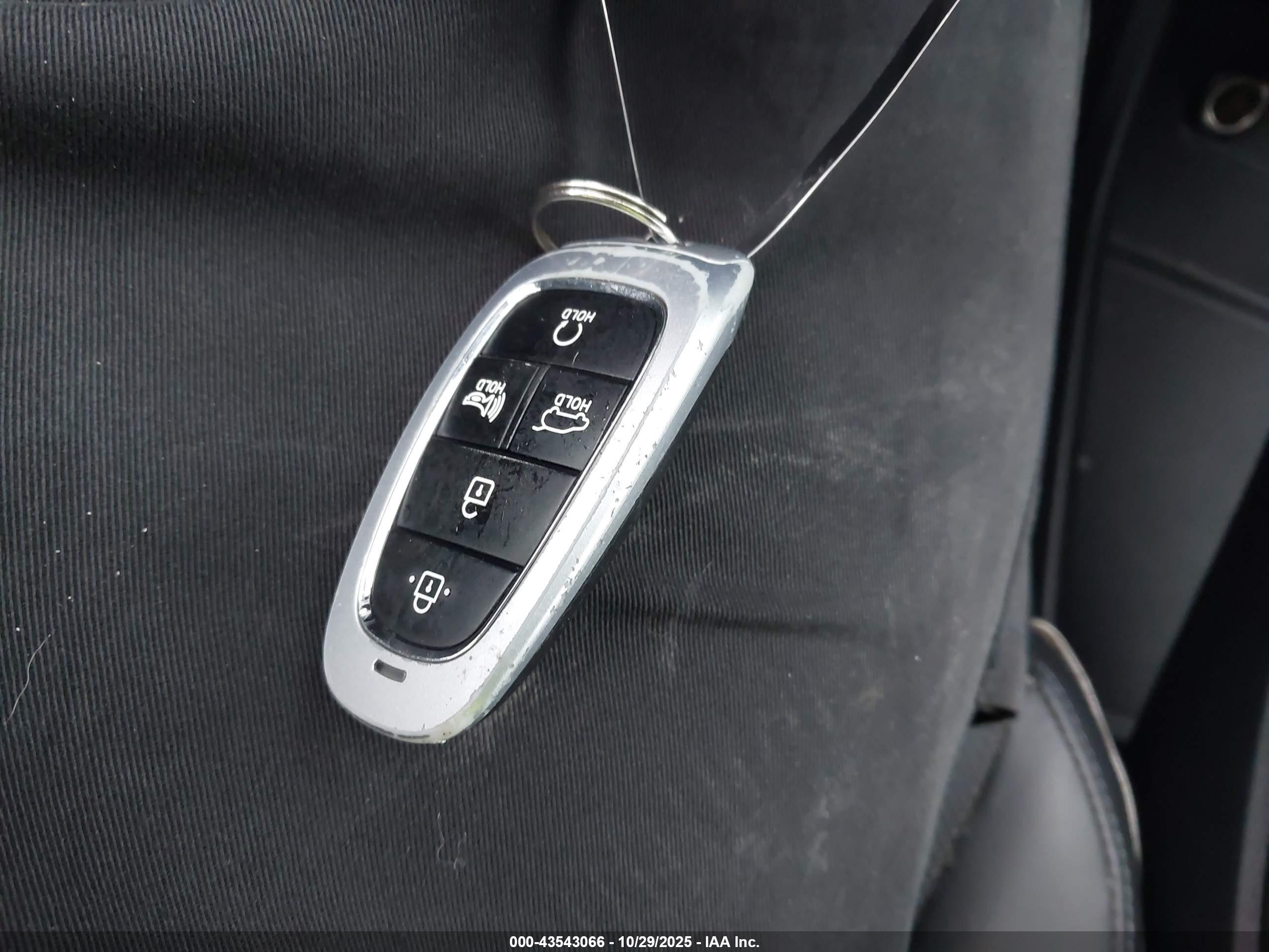HYUNDAI SANTA image 11
