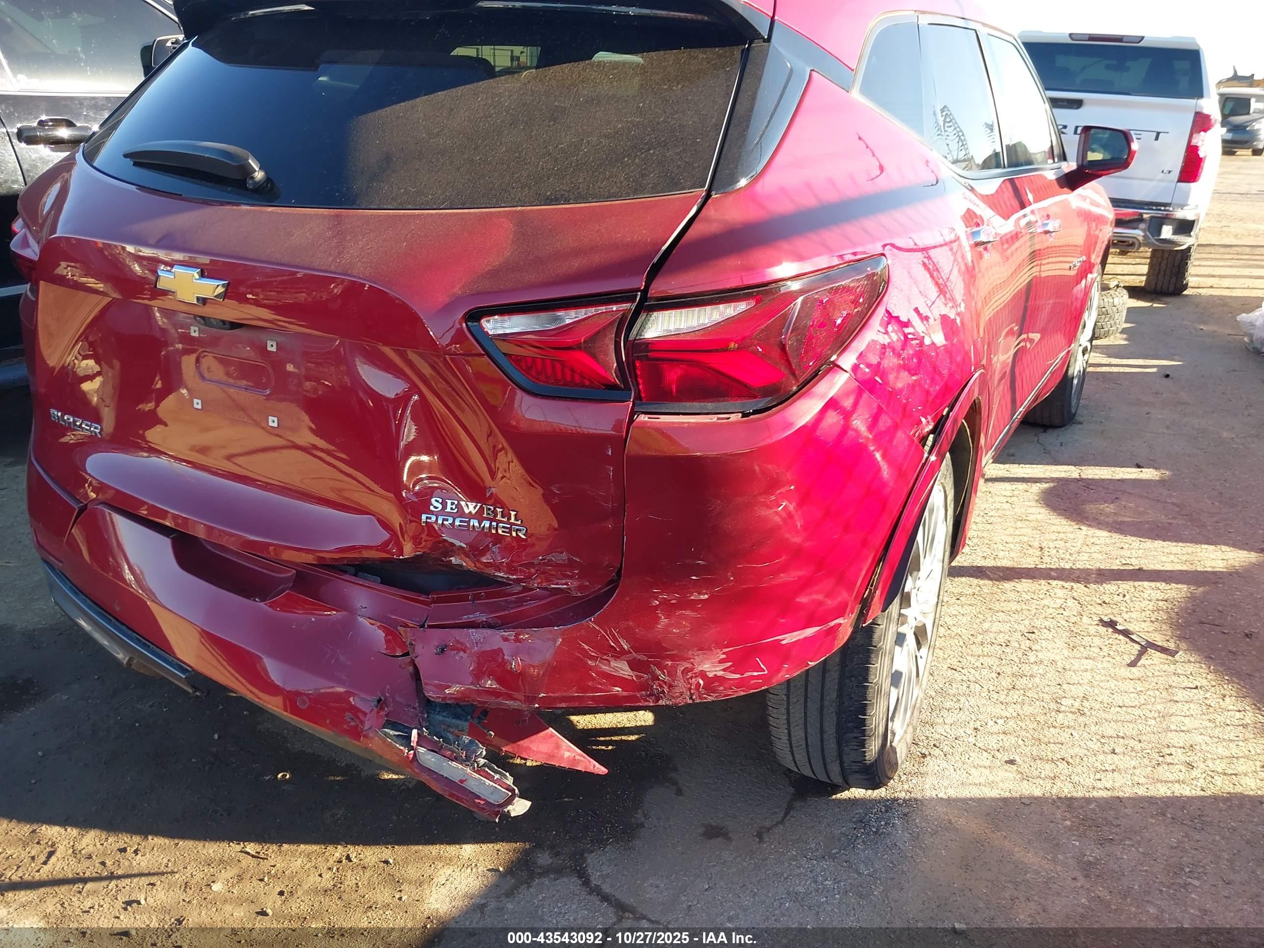 CHEVROLET BLAZER image 6