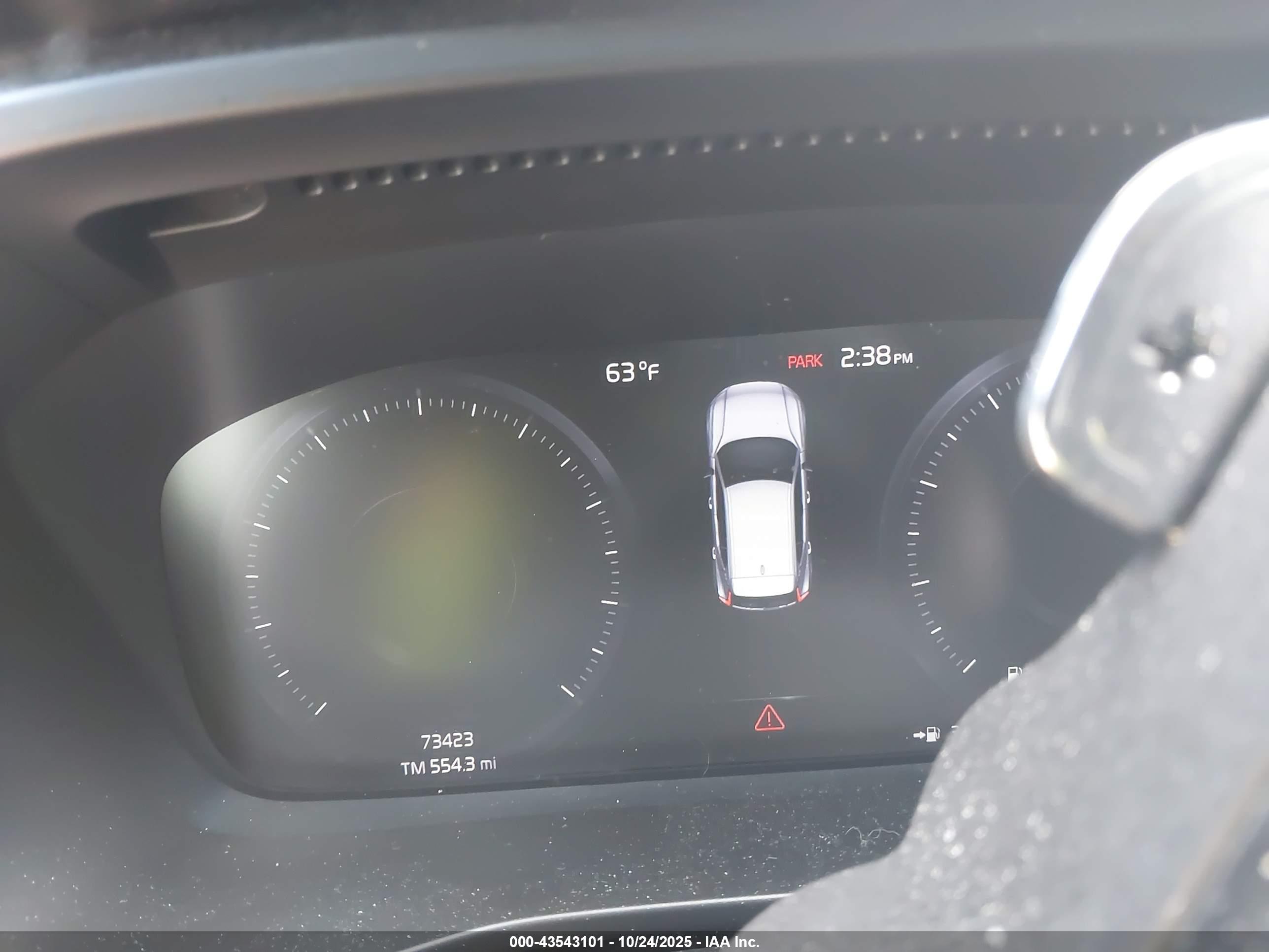 VOLVO XC40 image 7