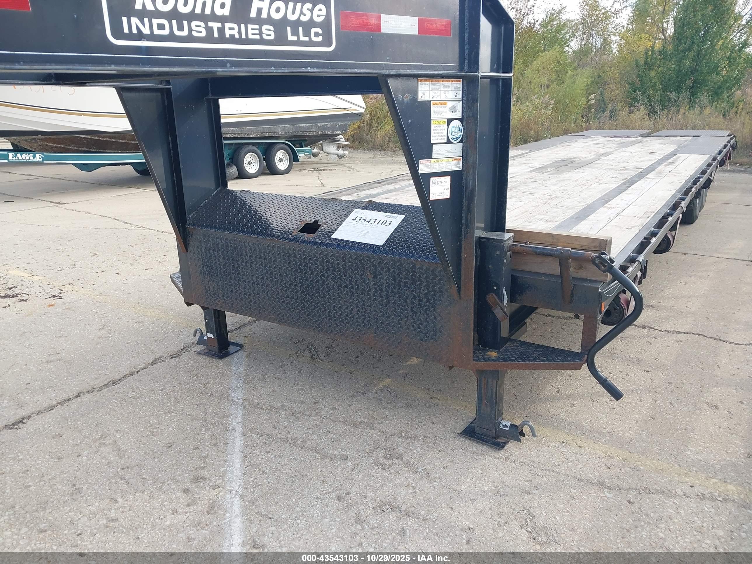 TRAILER ROUND image 6