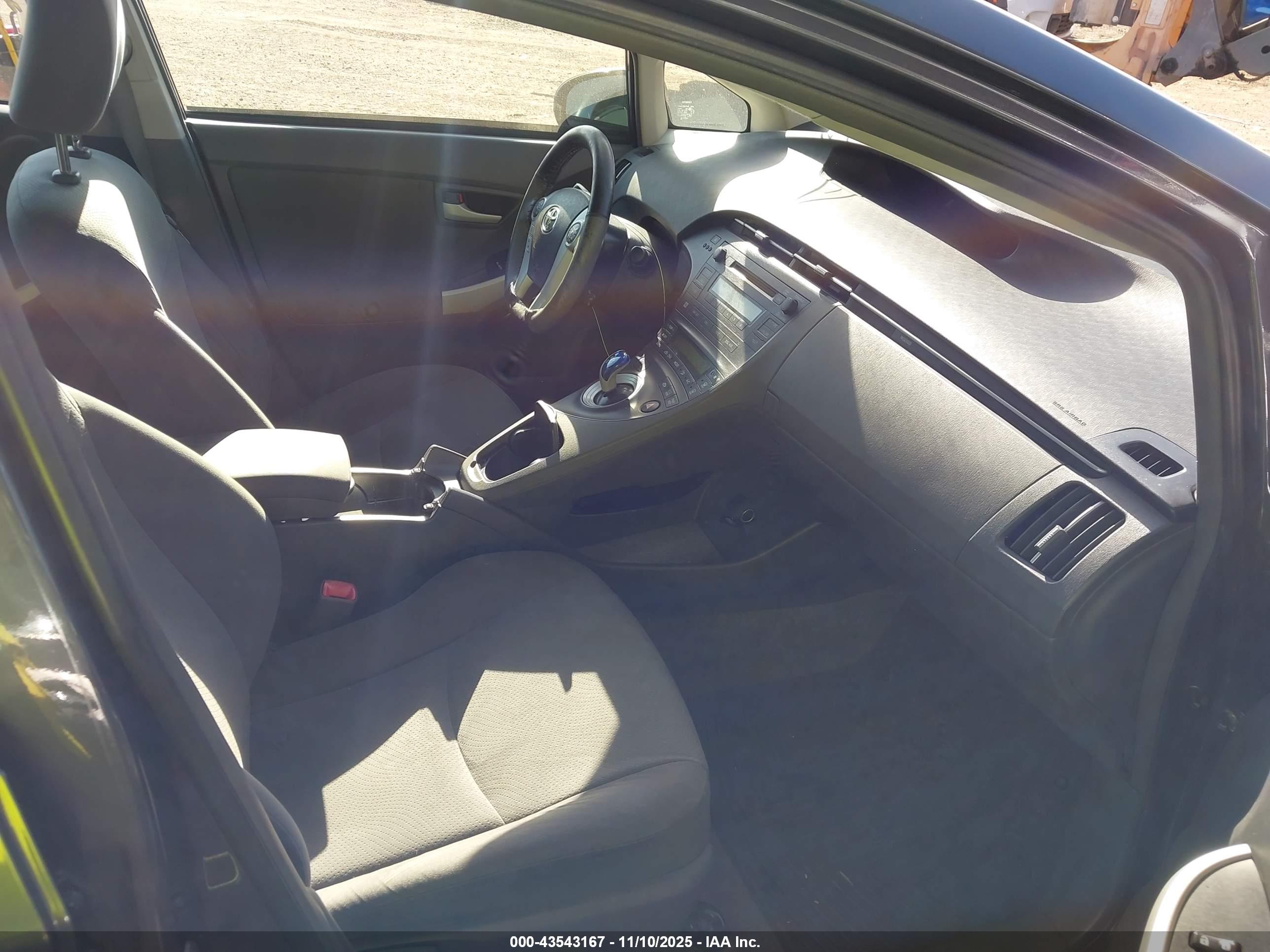 TOYOTA PRIUS image 5