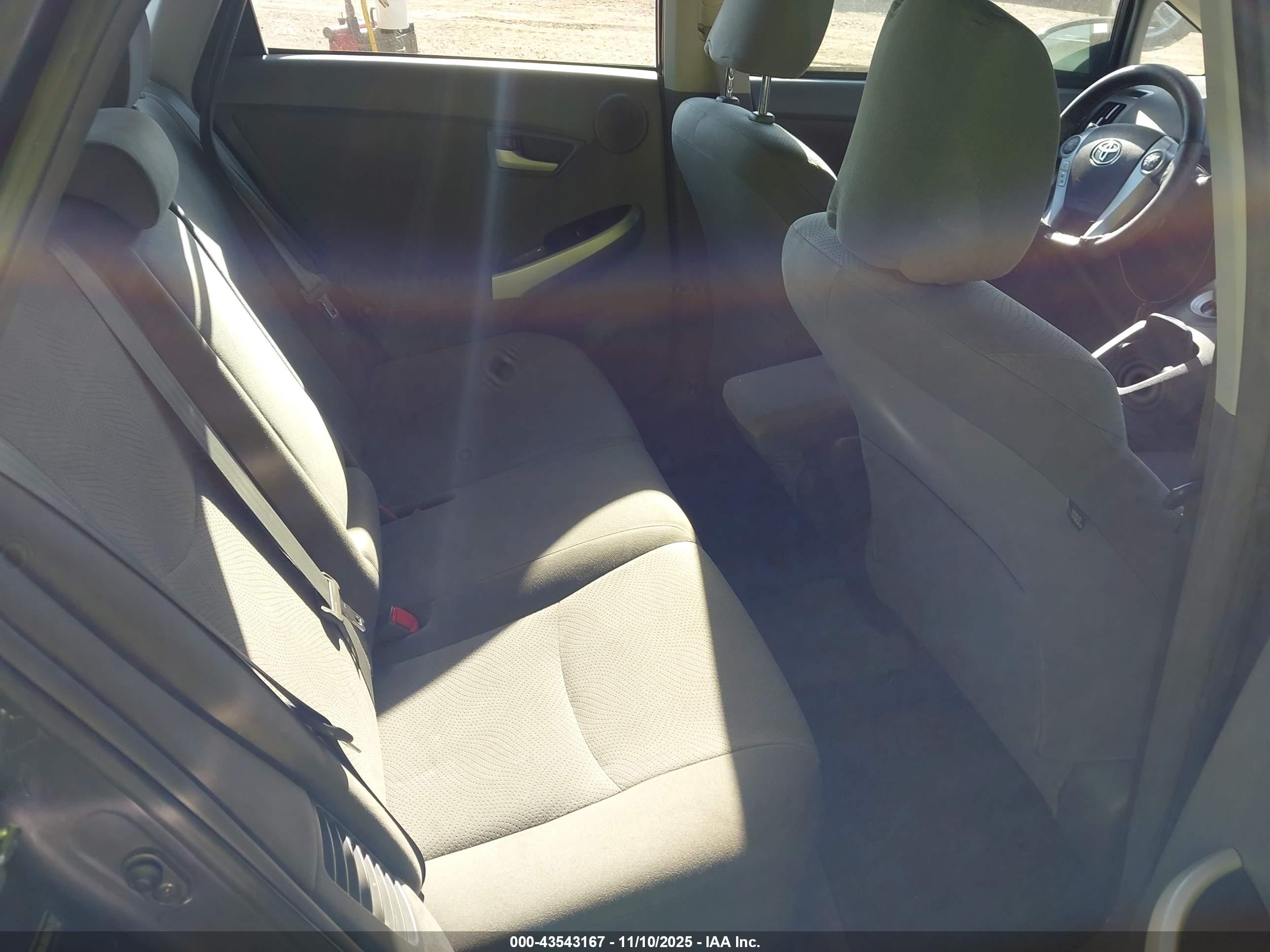 TOYOTA PRIUS image 8