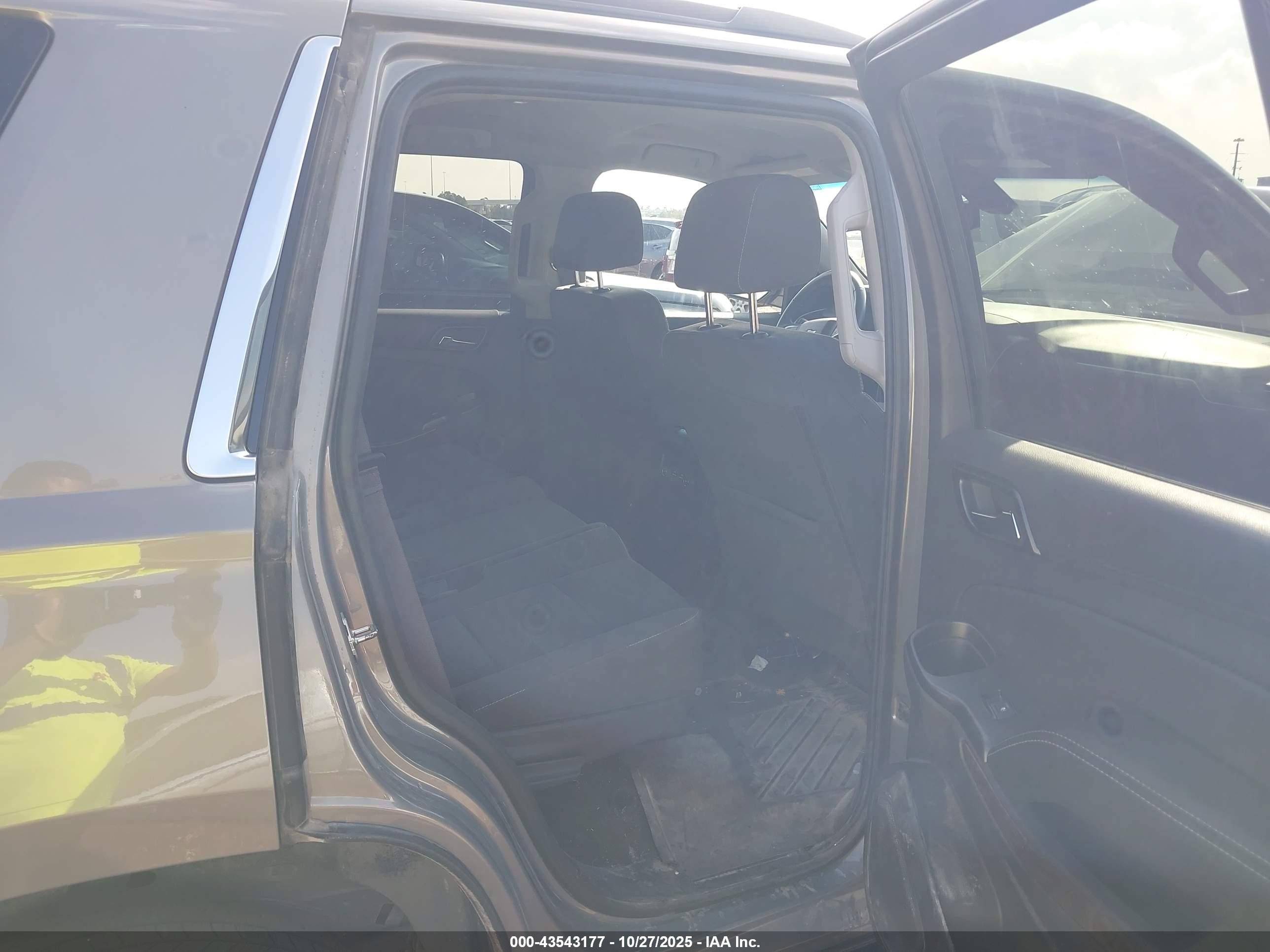 CHEVROLET TAHOE image 8
