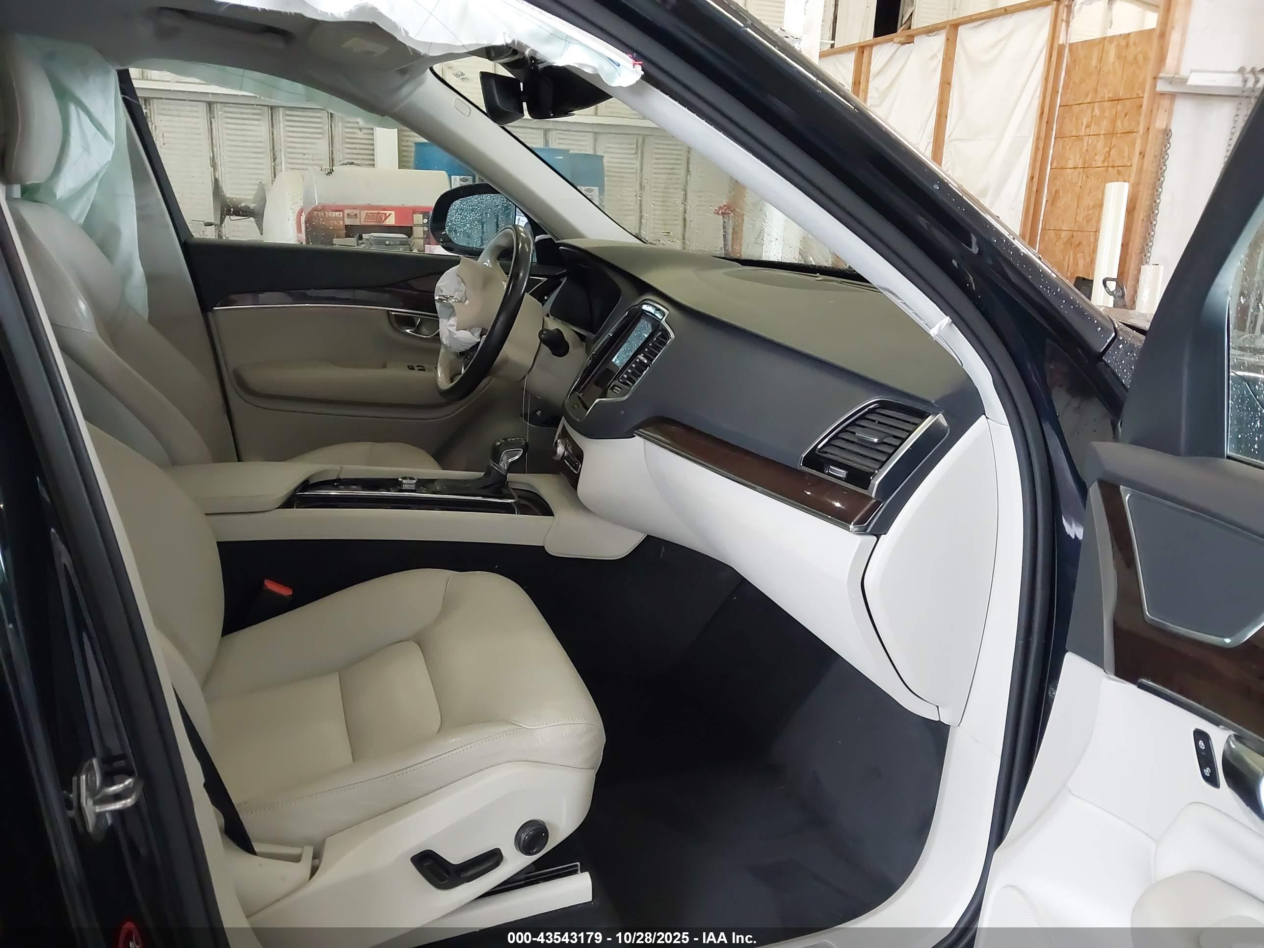 VOLVO XC90 image 5