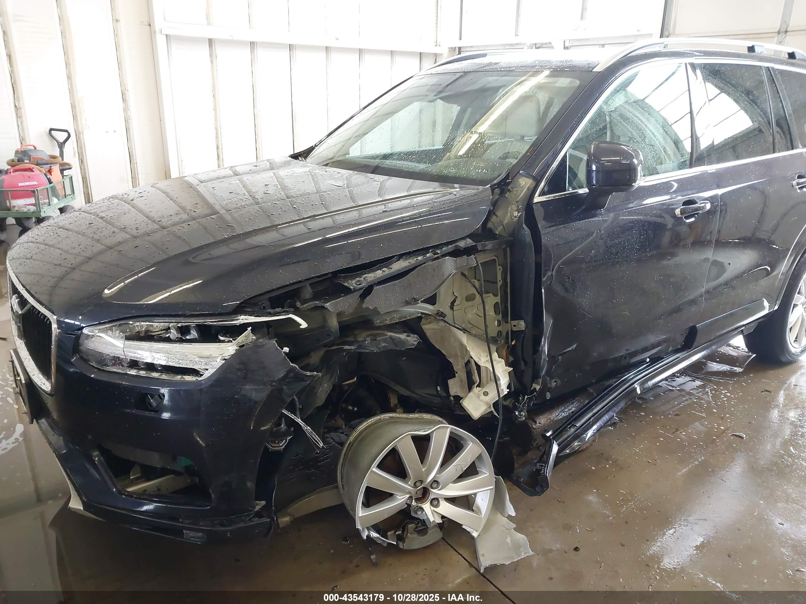 VOLVO XC90 image 6