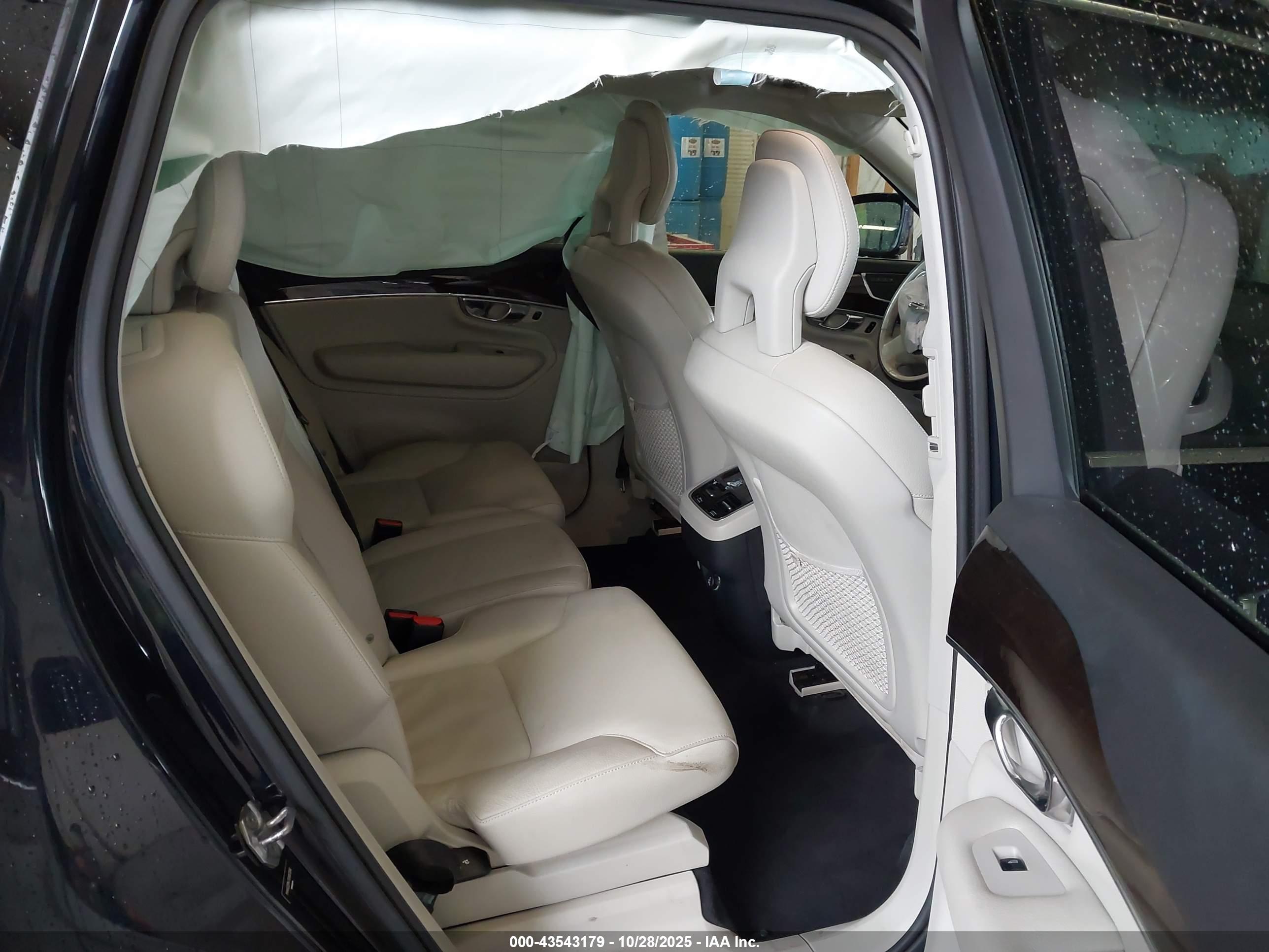 VOLVO XC90 image 8
