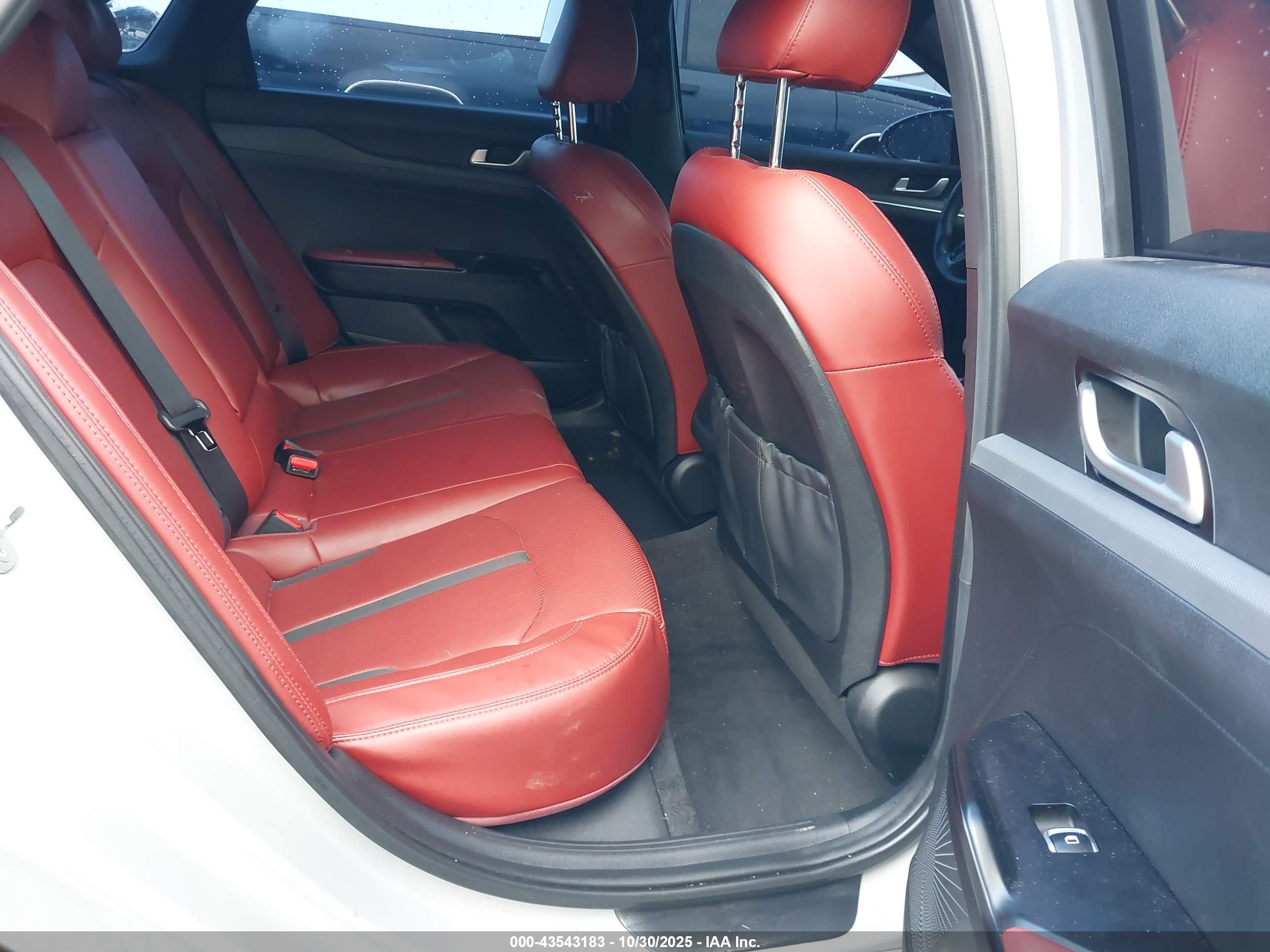 KIA K5 image 8